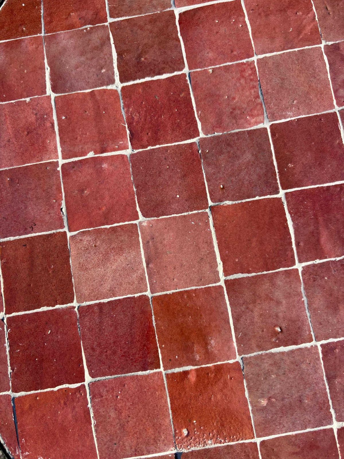 Table basse marocaine en zellige terracotta, table ronde en mosaïque faite main, carreaux rouge rouille, mobilier Boho photo vinterior