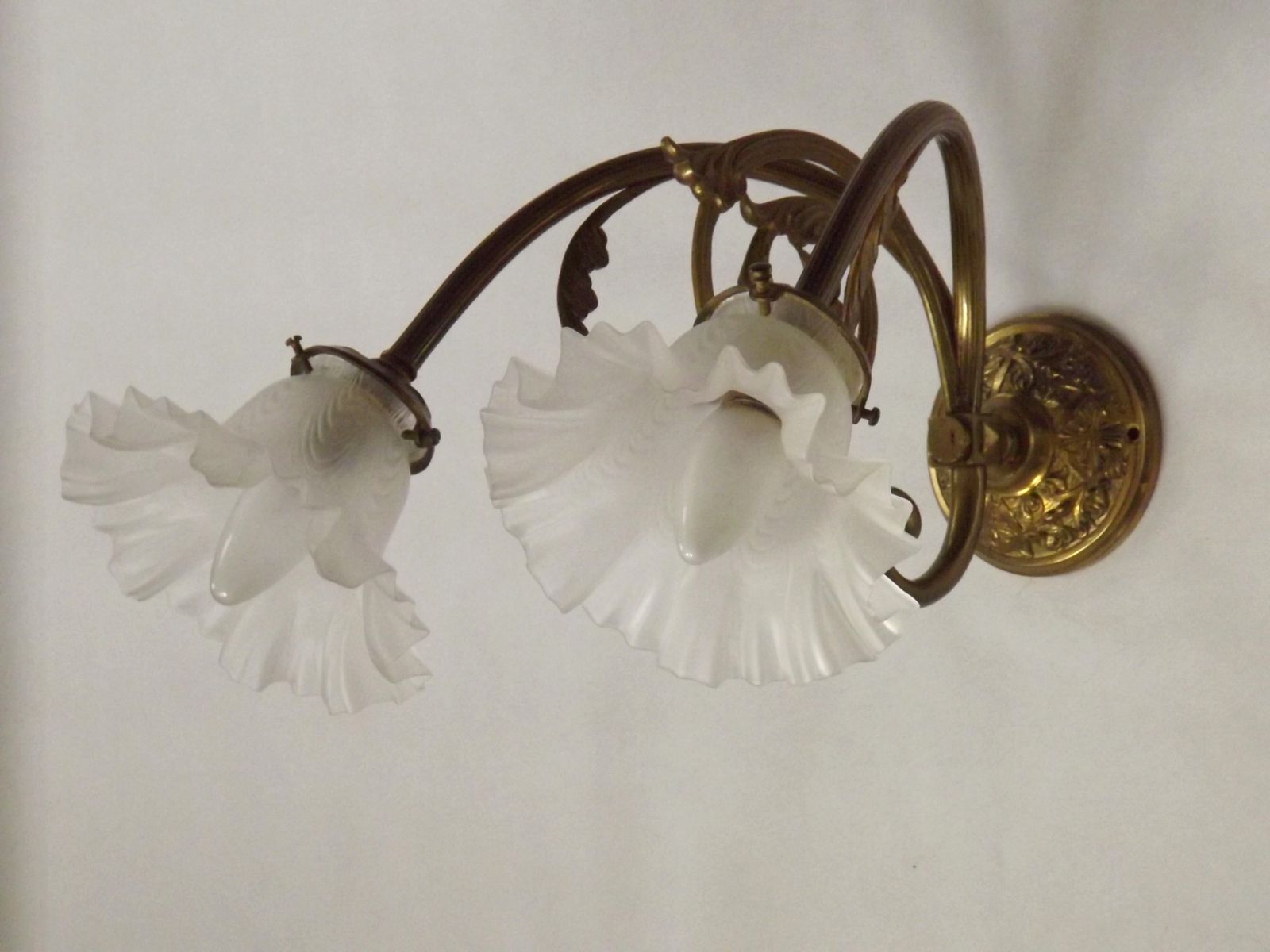 photo vintage French Vintage Double Brass Wall Light Ornate Scrolled Arms Frilled Glass Shades
