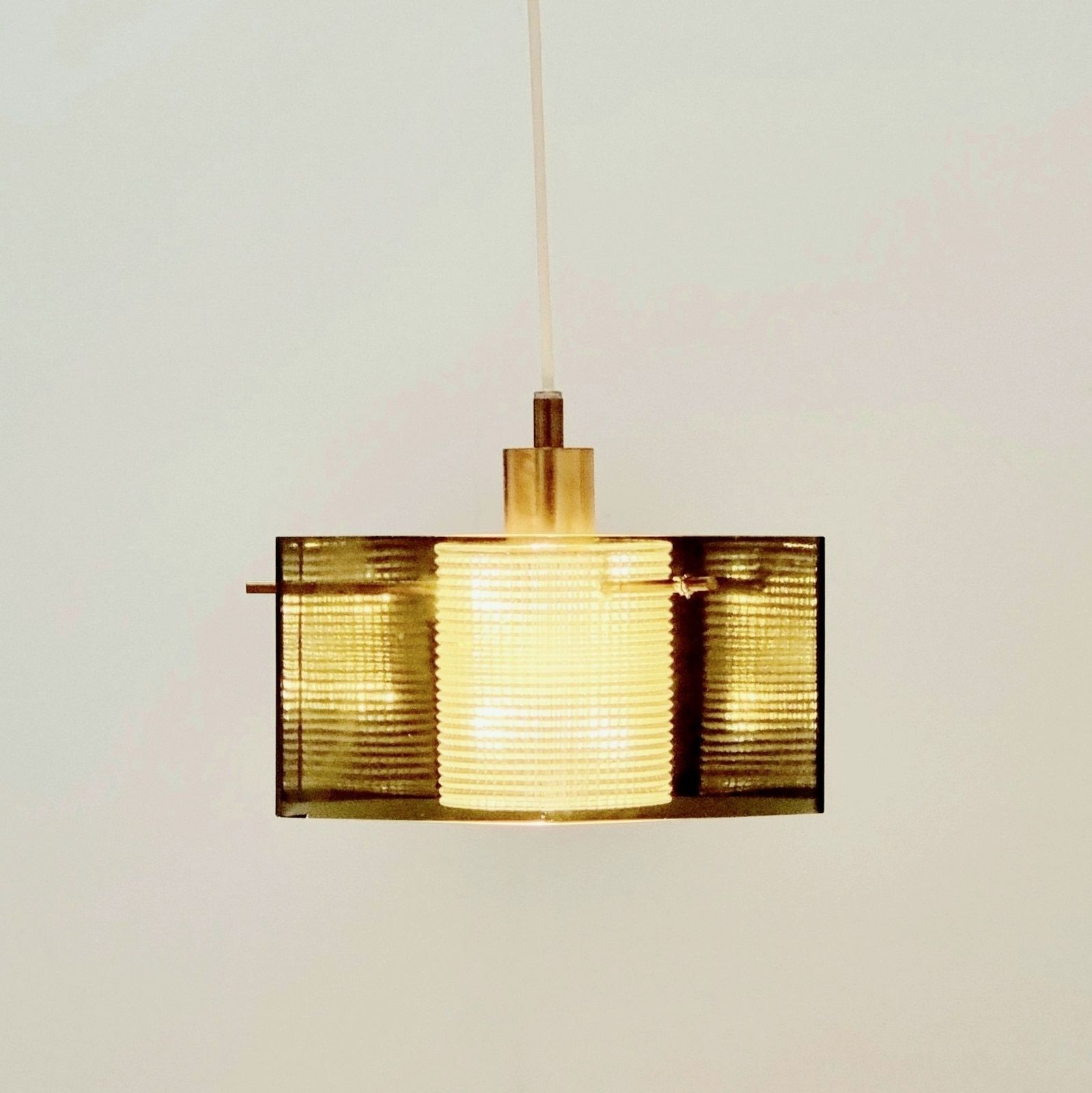Mid-Century Scandinavische glazen en messing hanglamp van Carl Fagerlund, Zweden, jaren 1960 photo vinterior