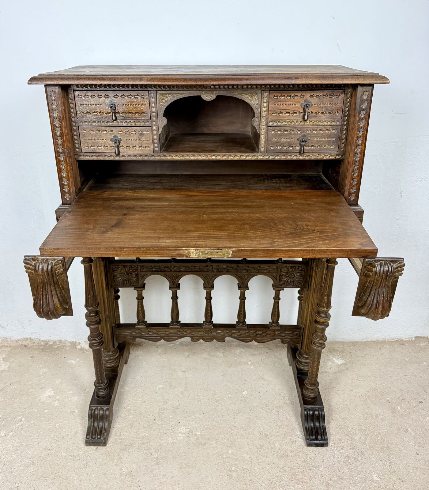Spaanse Bargueño van Gesneden Hout met Figuratieve Decoratie photo 3330.0