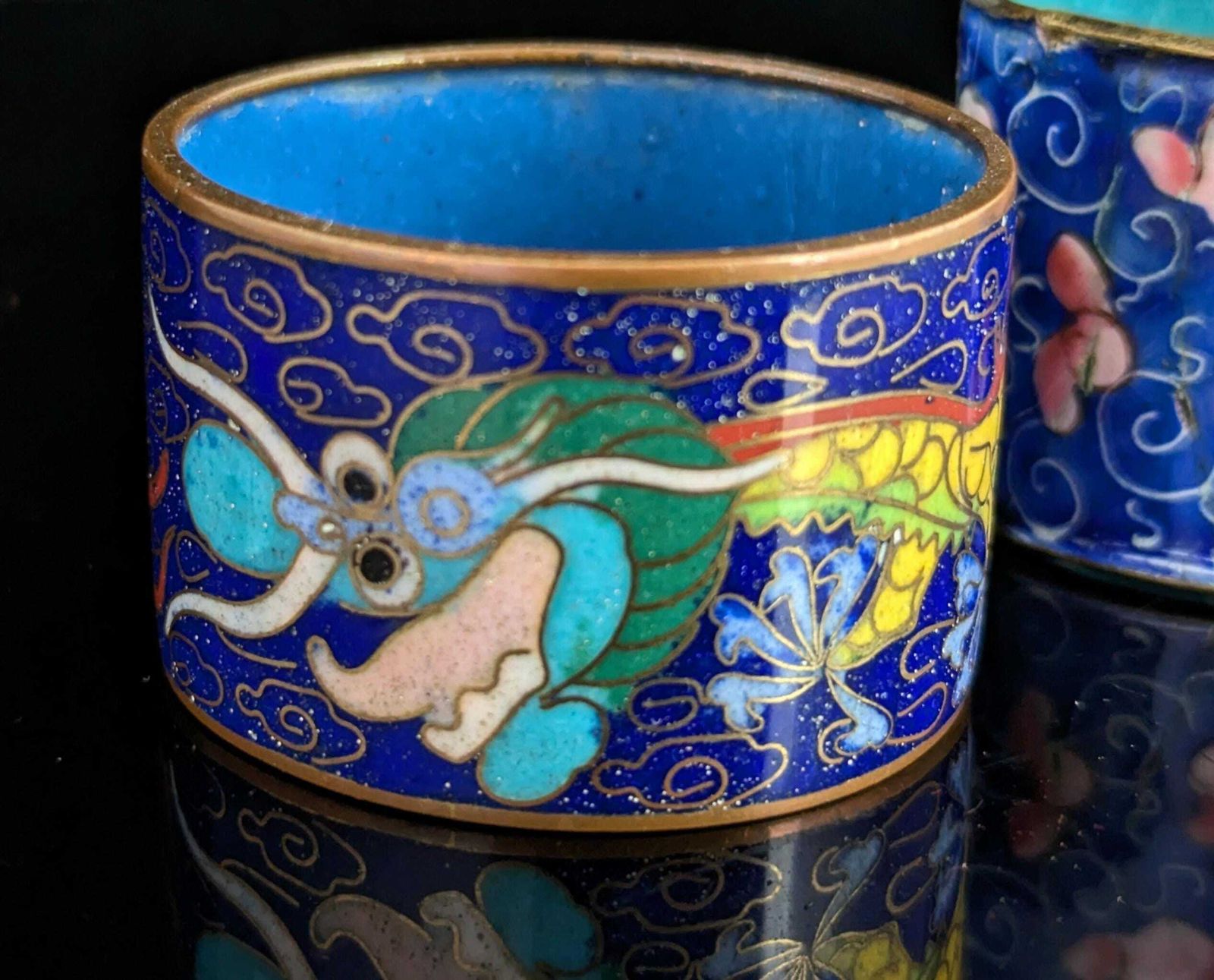Ronds de serviette d'époque chinois en émail cloisonné, paire, dragon et fleurs photo 69.0