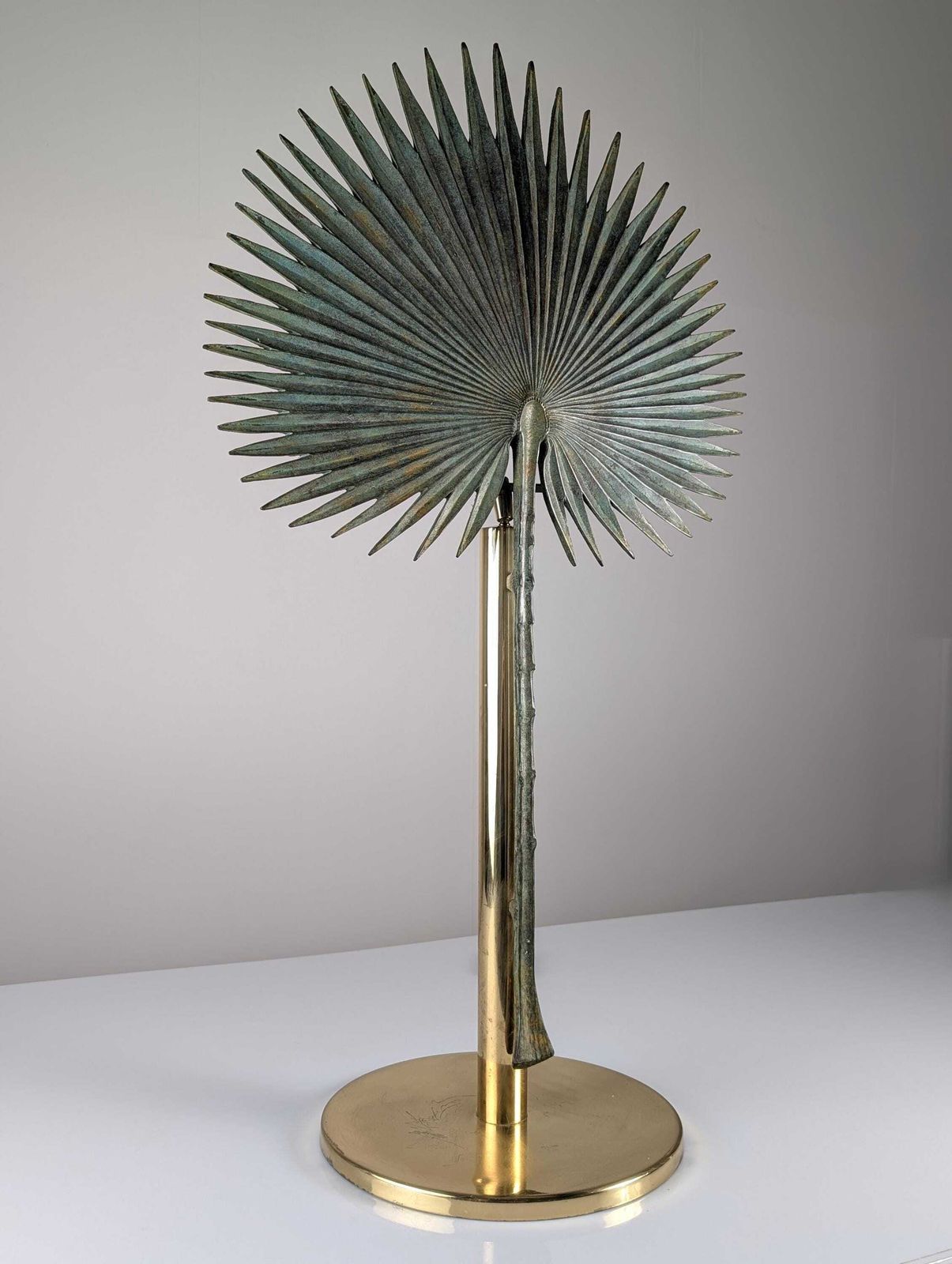Lampe de table monumentale Valenti à feuille de palmier en éventail, bronze et laiton, années 1970 photo furniture