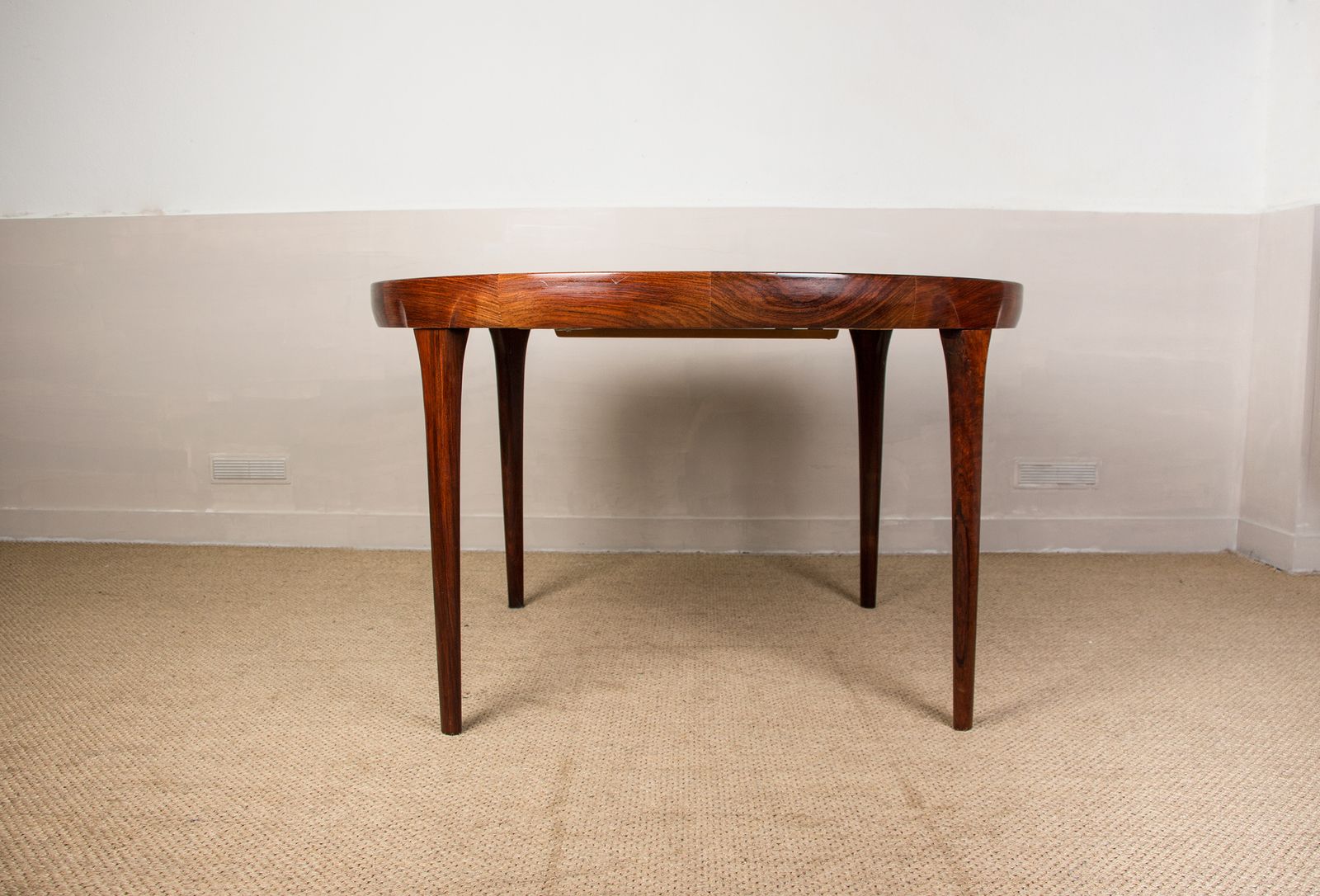 Table à manger danoise extensible en palissandre par Ib Kofod Larsen pour Faarup Møbelfabrik, 1960. photo furniture