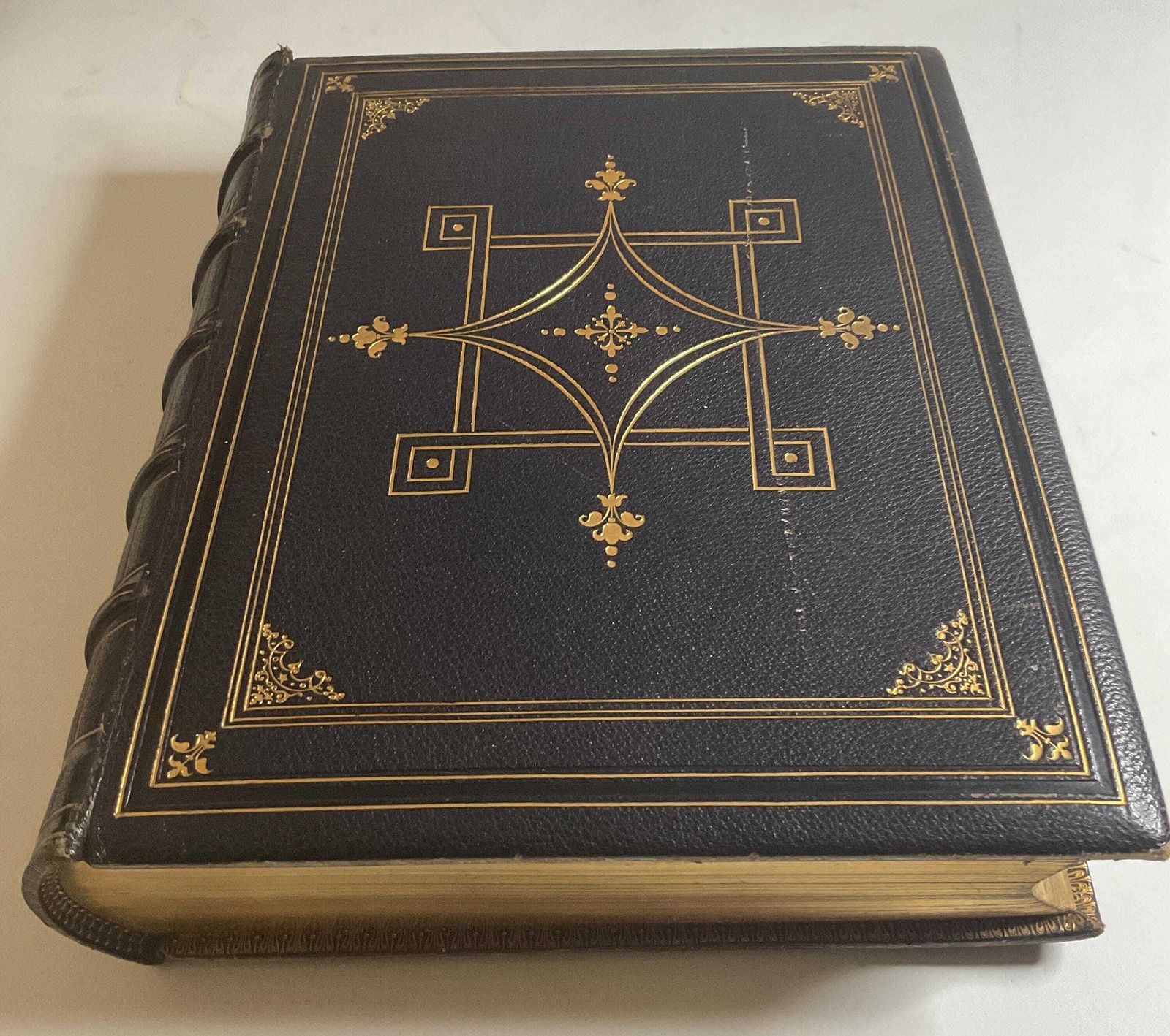 Uitzonderlijk geïllustreerd Nieuw Testament uit 1865, Renaissance-meesterwerken, bijzondere luxebinding met provenance van Myers & Co. photo 635.0