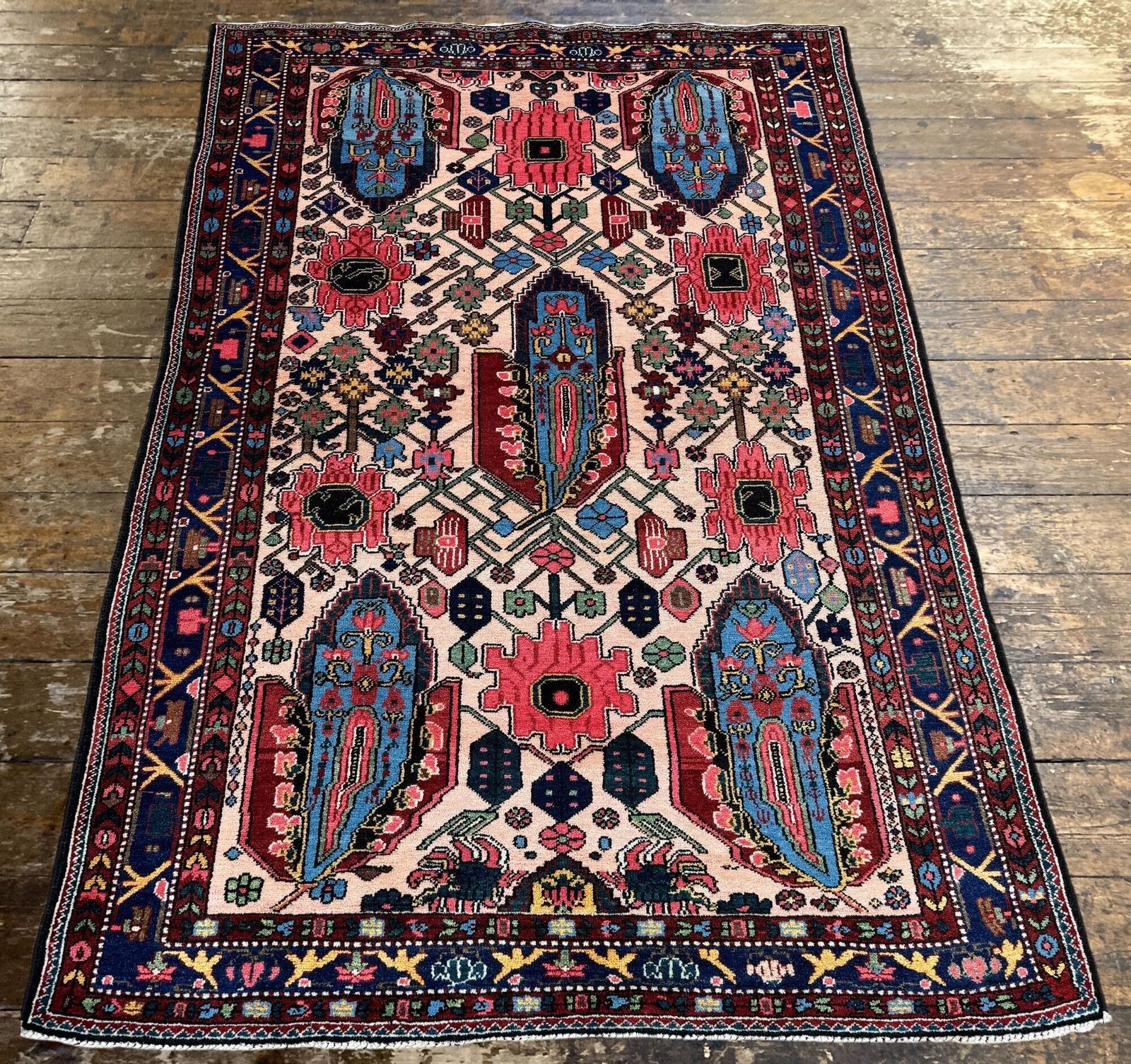 Antiek Bakhtiar tapijt 2,08 m x 1,43 m photo Textiel