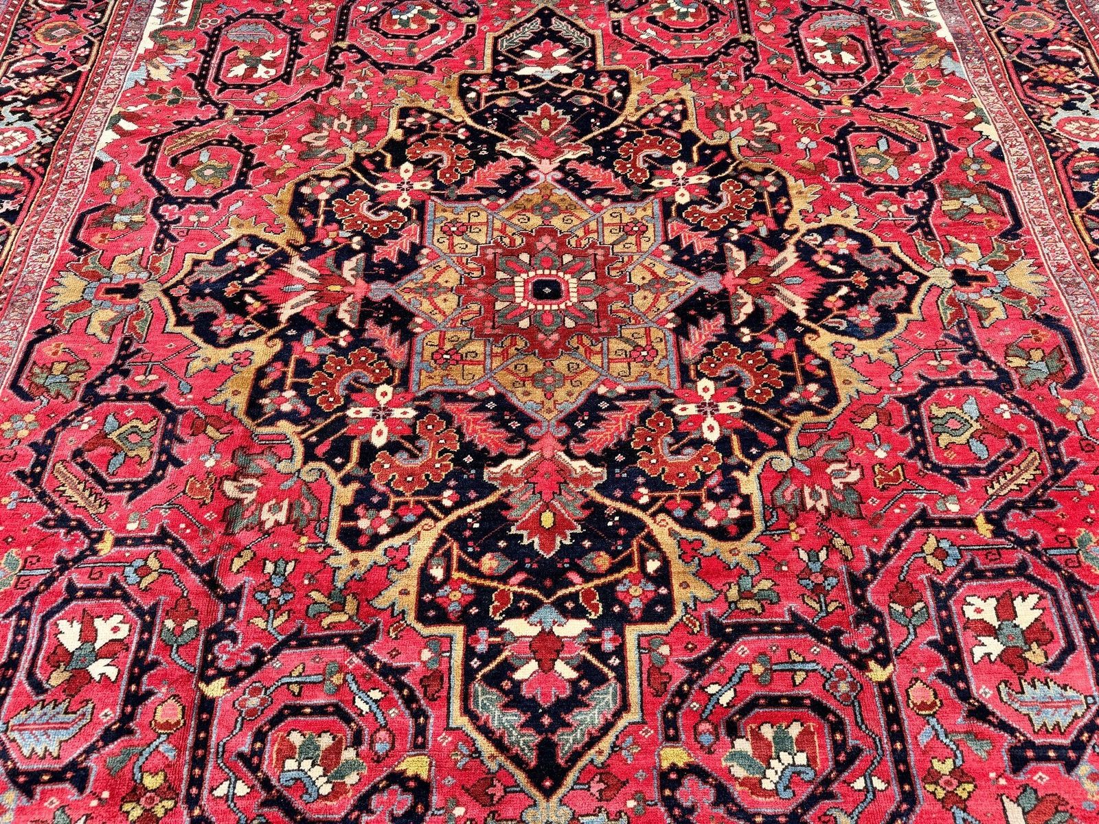 Antique Heriz Carpet 3.68m X 2.65m photo vintage