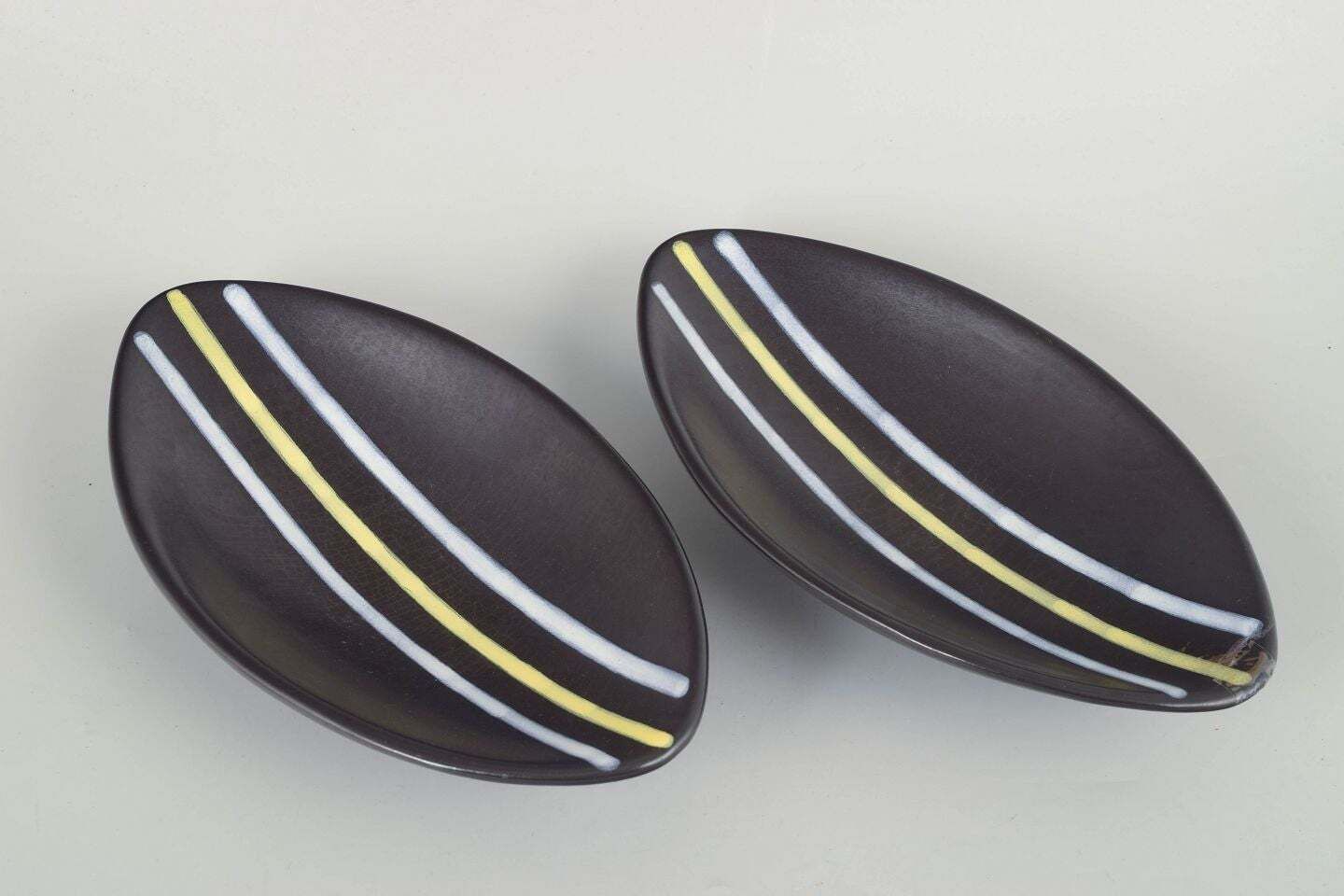 Paire de coupes en céramique « Trio » Hjördis Oldfors pour Upsala-Ekeby, années 1960 photo furniture