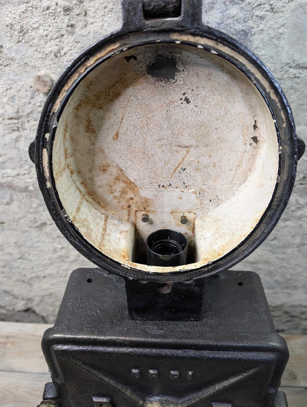 photo for sale Vintage British Railways BR Lamp Resistance Box, omgebouwde gietijzeren industriële tafellamp