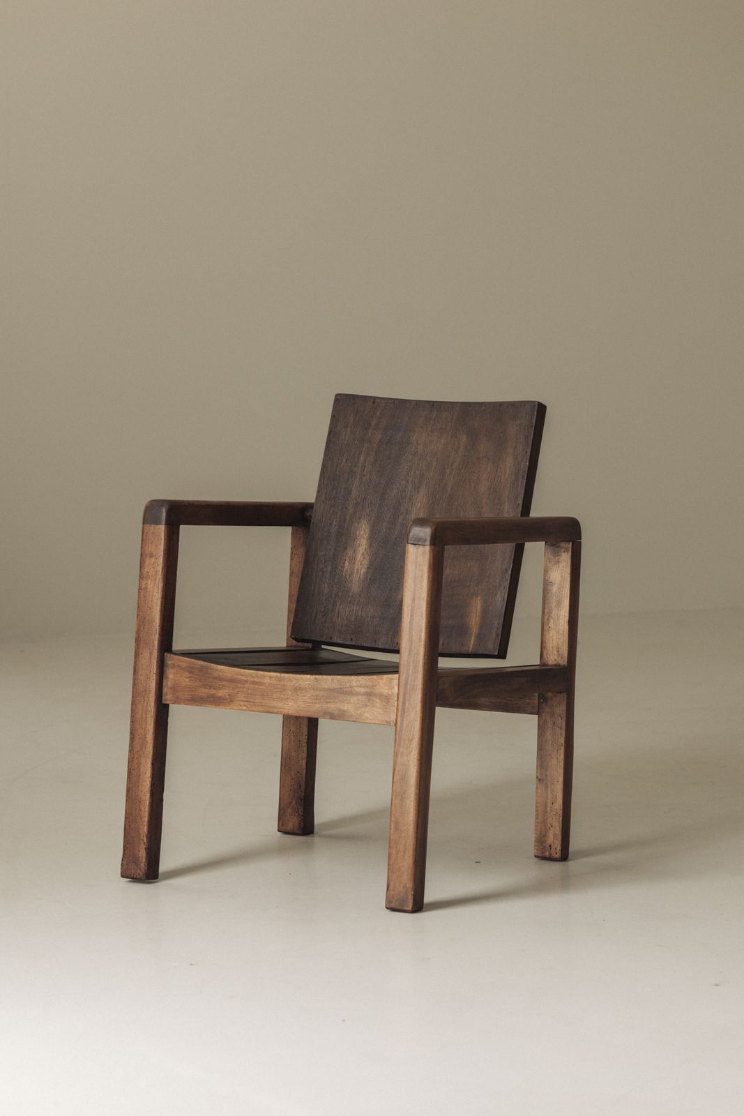 Stel Franse Modernistische Mahonie Fauteuils ca. jaren 1950 photo vinterior