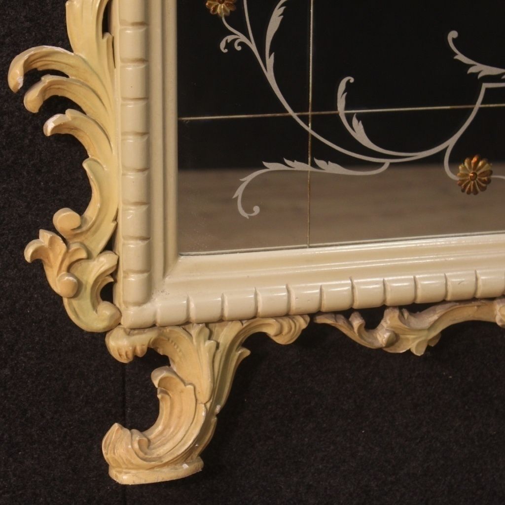 Miroir italien laqué à décors floraux, XXe siècle photo Décoration