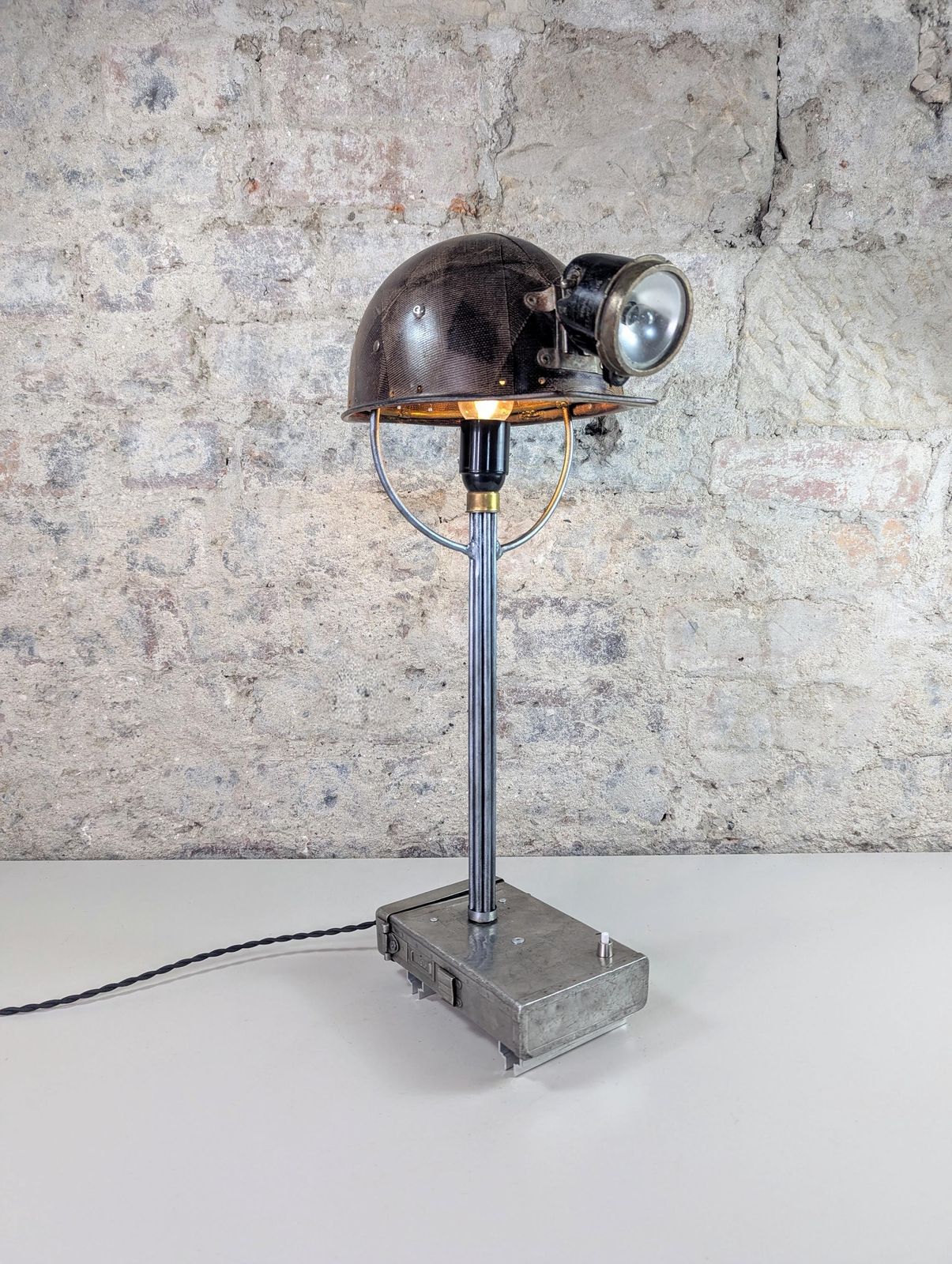 Bespoke Vintage Mijnwerkerslamp - Handgemaakt van Originele Onderdelen photo furniture