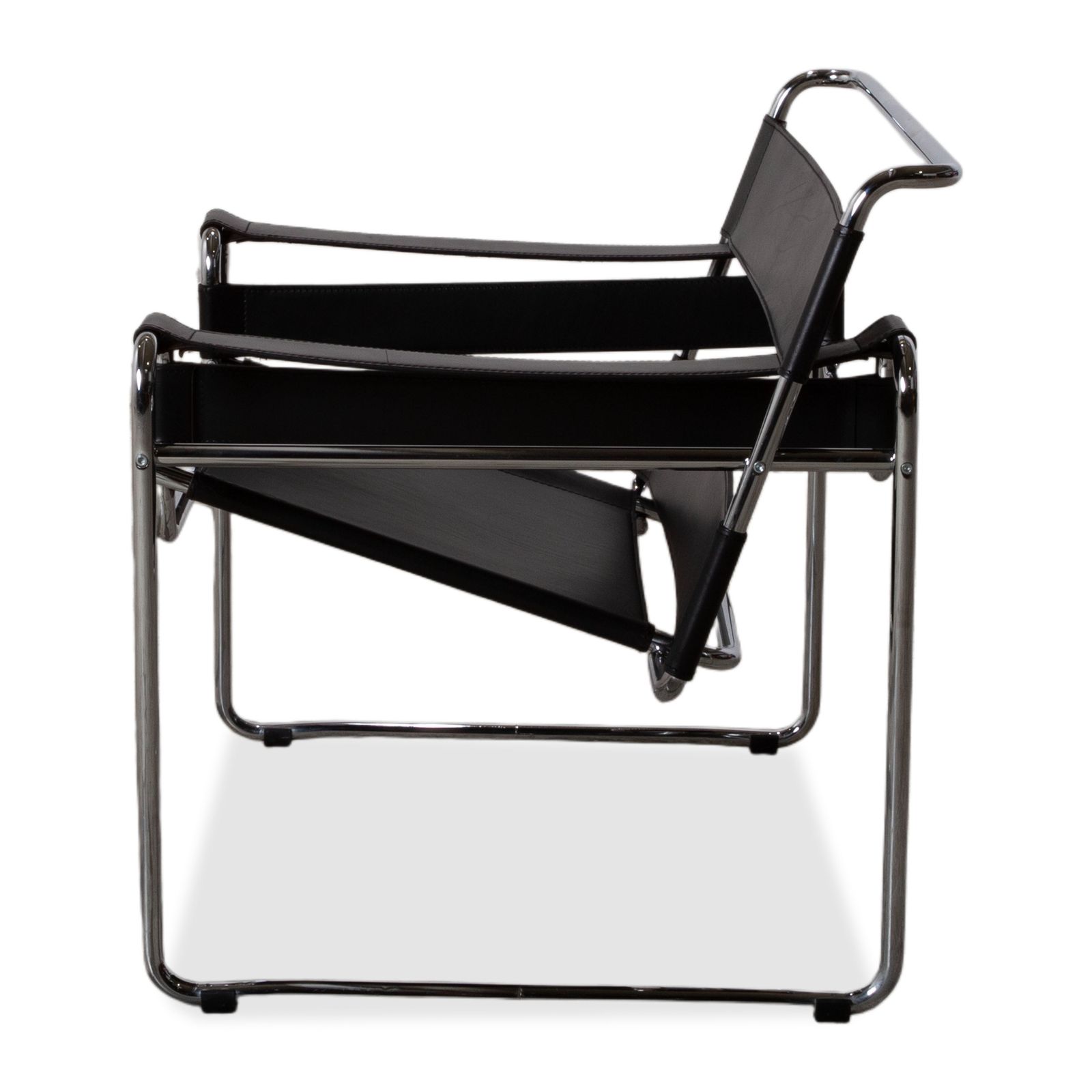 Mobilier Fauteuil Knoll International Wassily en cuir noir, par Marcel Breuer photo