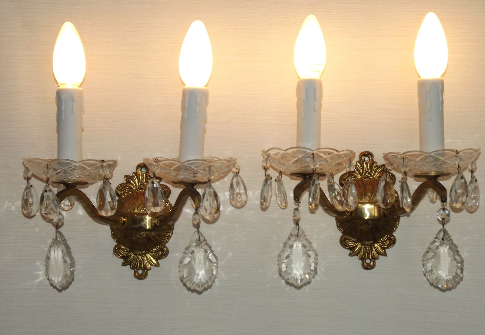 photo vinterior Pair French Vintage Brass Crystal Double Wall Lights With Cut Glass Bobeches