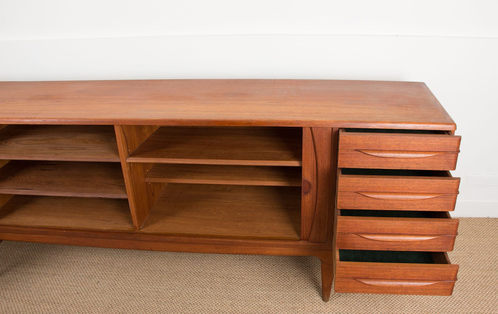 Grande enfilade danoise en teck, modèle U15, par Johannes Andersen pour Uldum Møbelfabrik, 1966. photo vintage