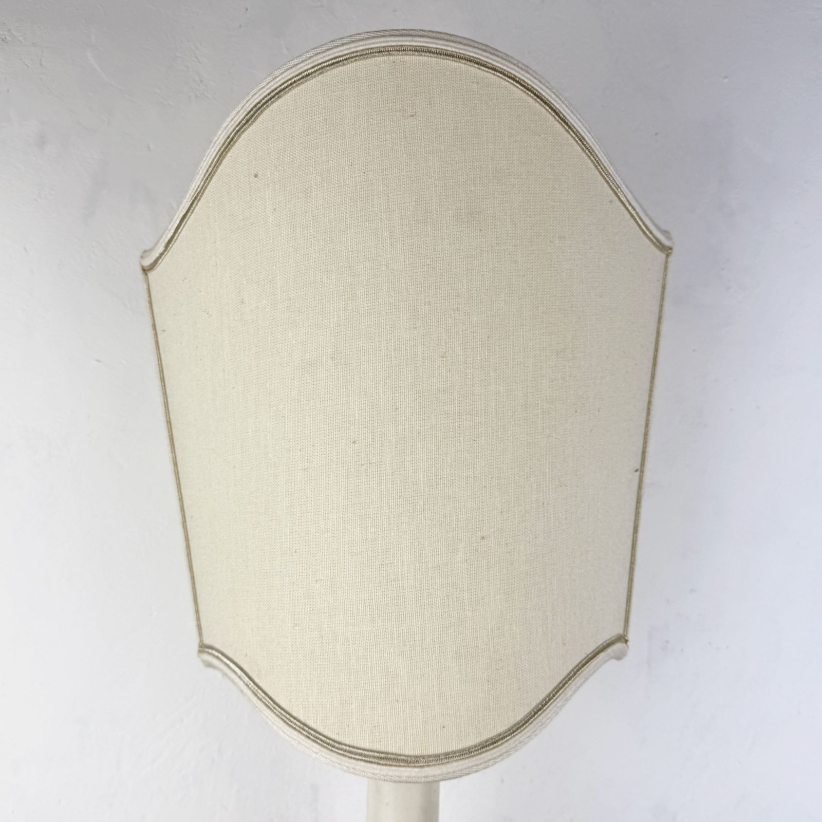 photo vintage Vintage Toscaanse tafellamp, 19e eeuw, gesneden hout, architecturaal sloopmateriaal