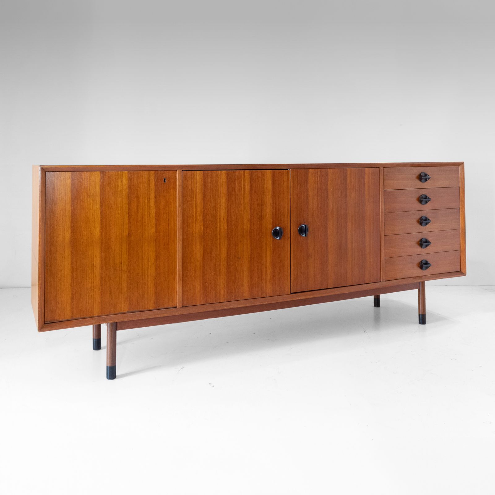 Enfilade mid-century modern en teck par George Coslin pour Faram, Italie, années 1960 photo furniture
