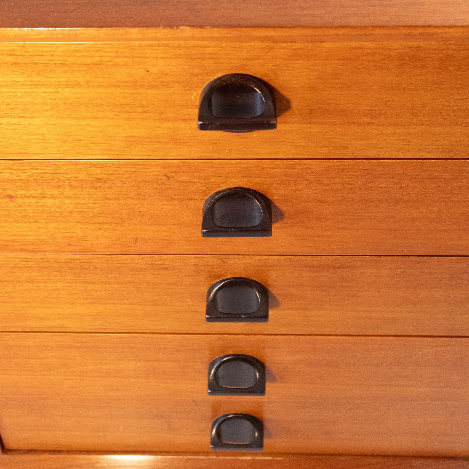 photo buy Mid Century Modern Teak Dressoir van George Coslin voor Faram, Italië, jaren 1960