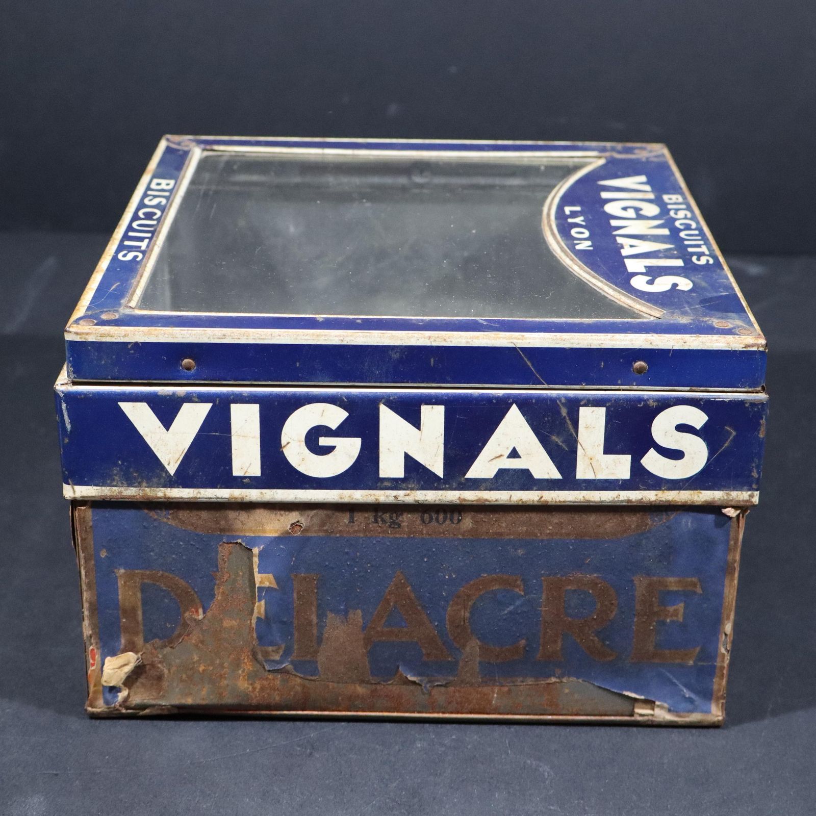 Antieke Franse reclamedoos van blik met venster, Vignals Biscuit photo buy