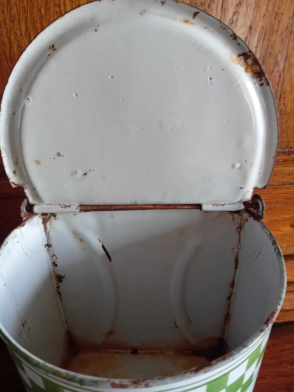 Boîte à sel vintage française : émail blanc et vert patiné photo buy