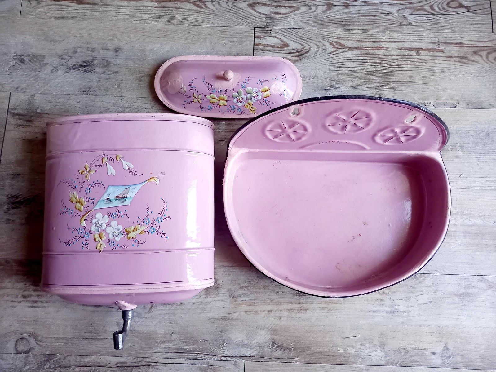 Wall Fountain: French Antique Lavabo Pink Enamel Water Fountain And Bowl Circa 1900s photo 157.0