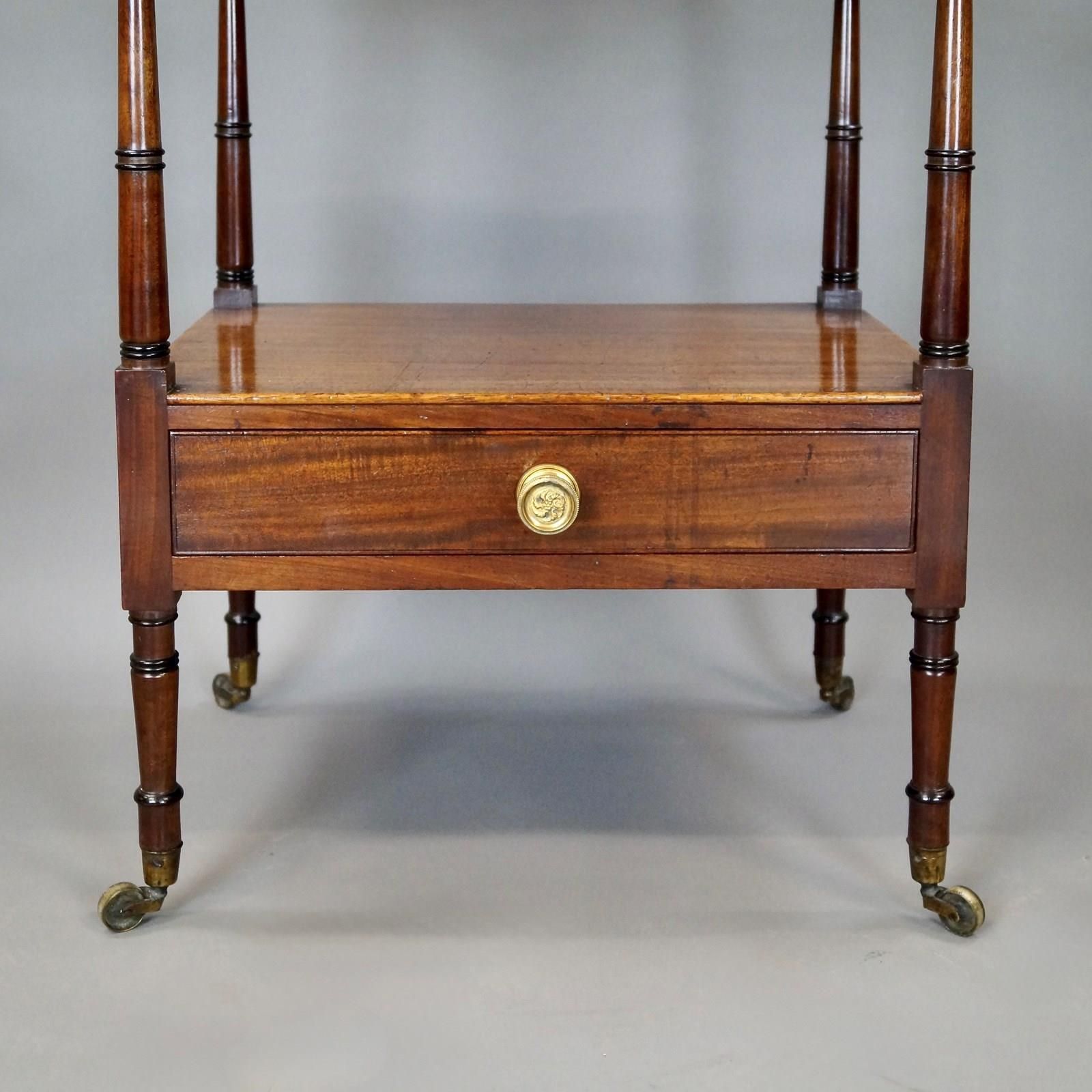 Fraai George III-étagère van bijzonder ontwerp photo furniture