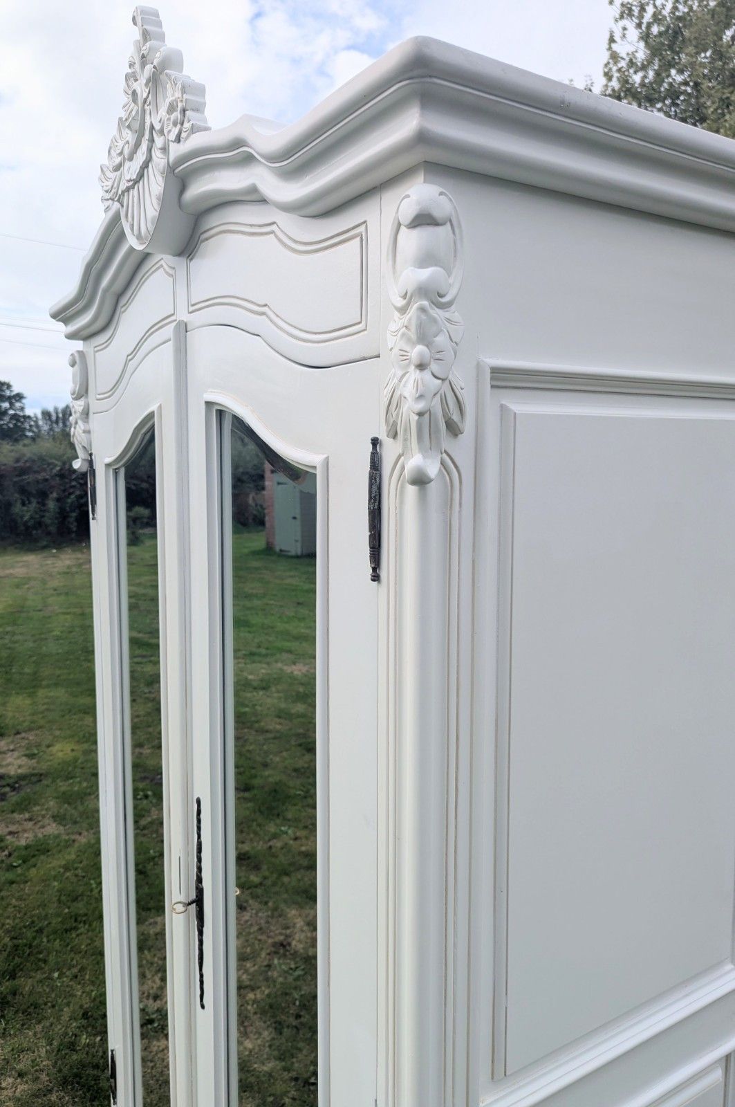 photo furniture Armoire française peinte, livraison disponible 0373