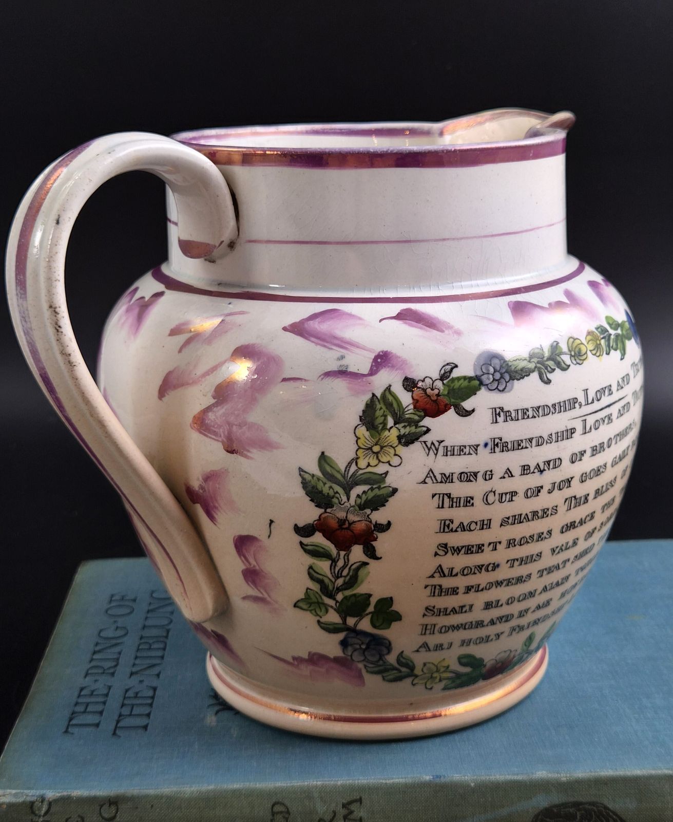 Sunderland roze spat-lustre kan, Iron Bridge over de Wear, met naam en datum 1859 photo for sale
