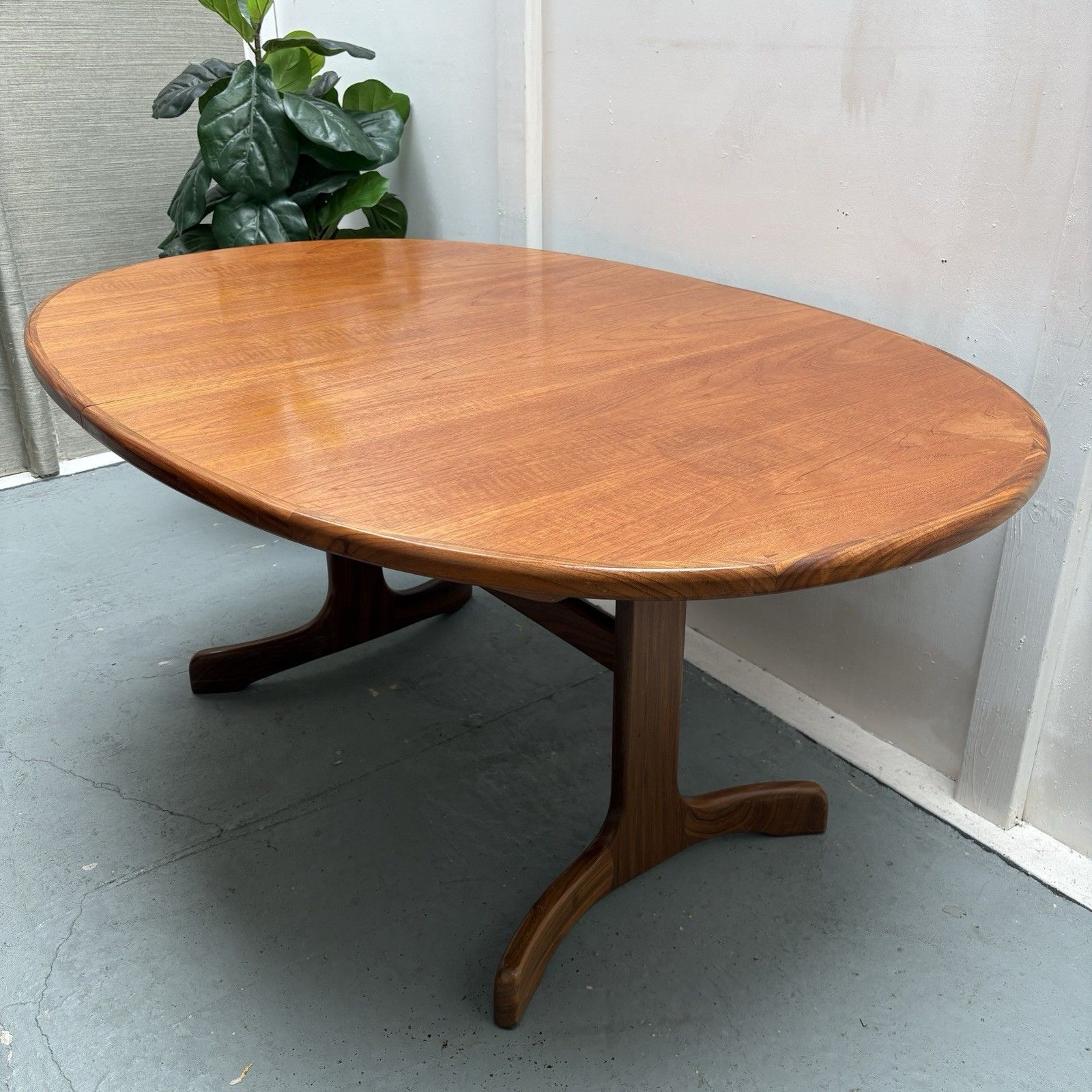 Midcentury G Plan “Fresco” Oval Extending Teak Whale Tail Dining Table C.1960s