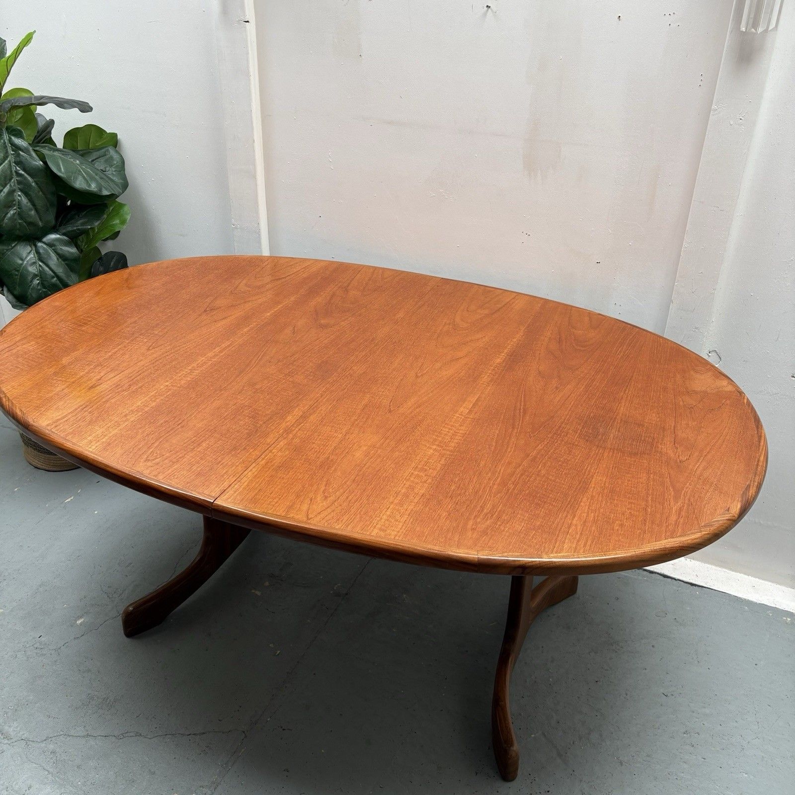 Midcentury G Plan “Fresco” Oval Extending Teak Whale Tail Dining Table C.1960s photo 375.0