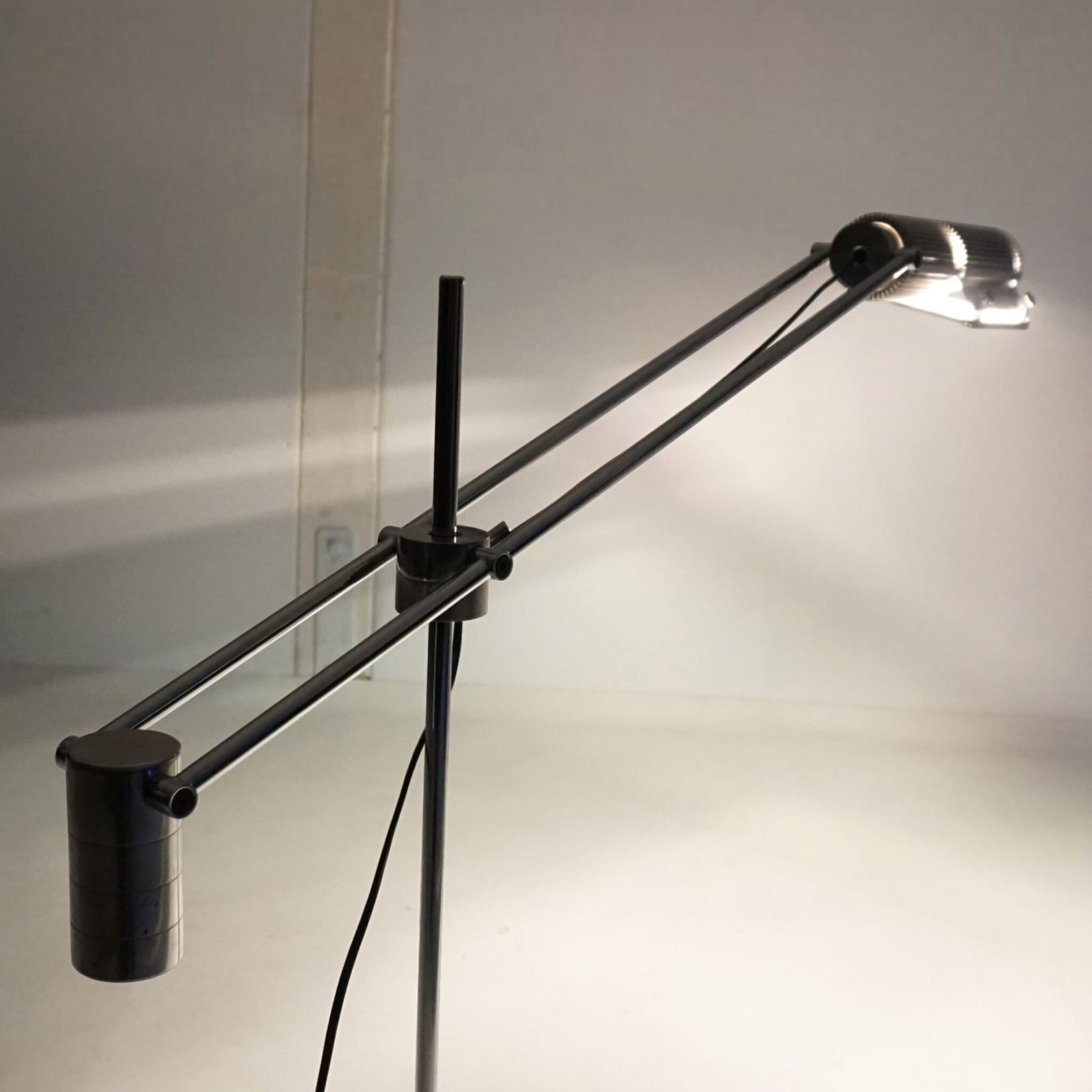 Verlichting Swisslamps International Haloprofil vloerlamp van Viktor Frauenknecht, 1970 photo