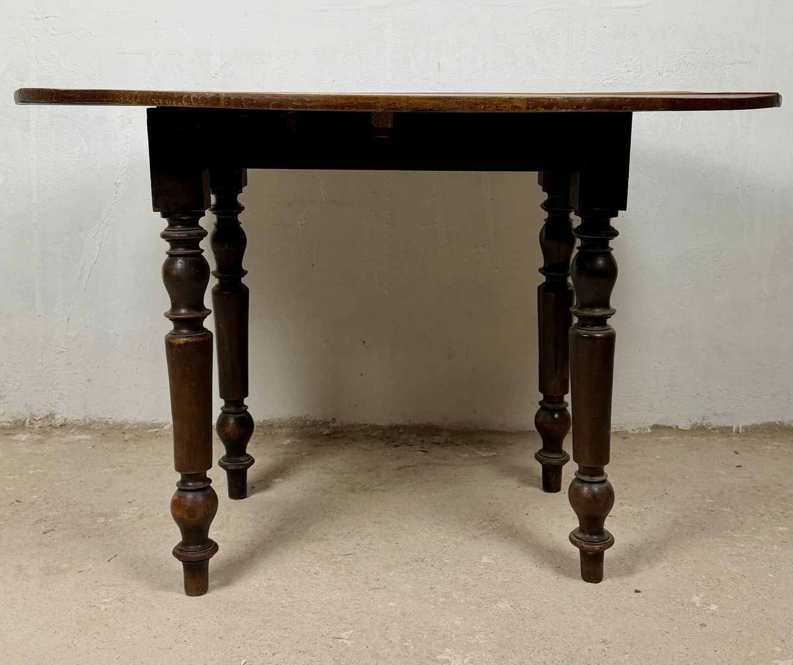 photo vinterior Spanish Wood Drop Leaf Dining Table With Turned Legs