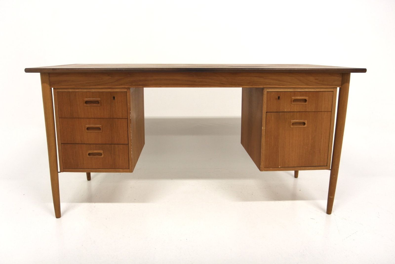 Scandinavian Teak Desk, Sweden, 1950 photo furniture