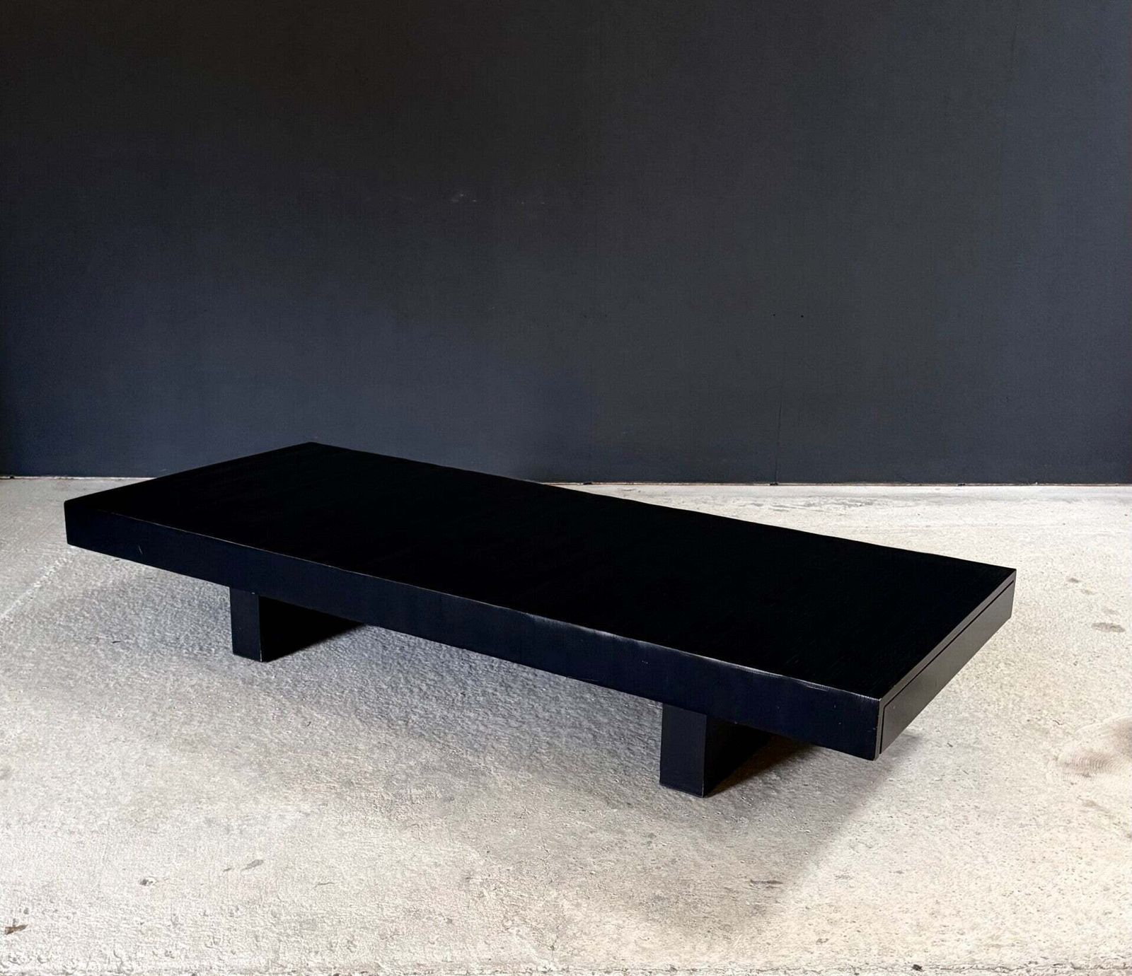 Postmodern Design Zwarte Bamboe Salontafel van Axel Vervoordt photo for sale