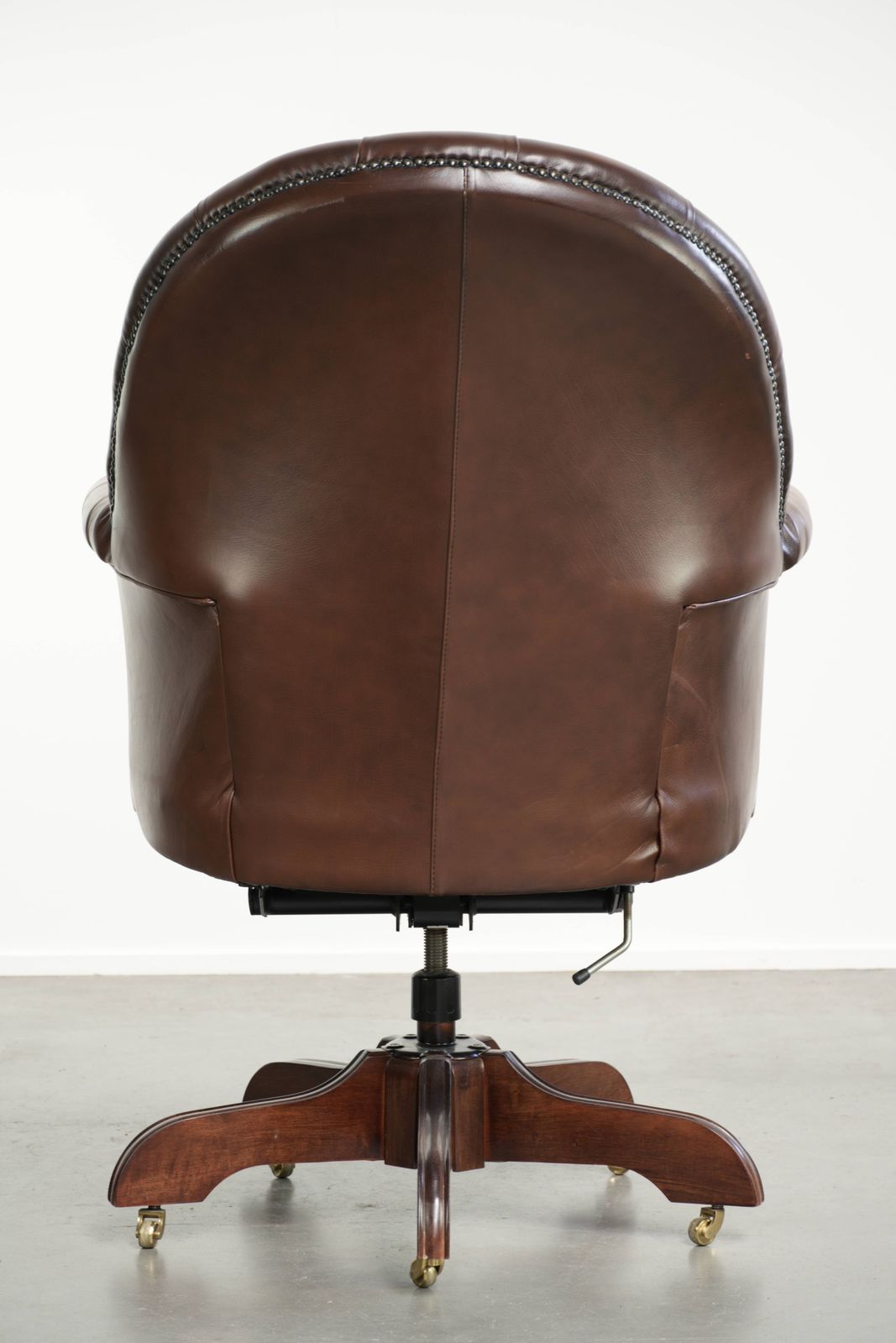 Brown Cowhide Chesterfield Office Chair In Luxurious English Style photo Furniture