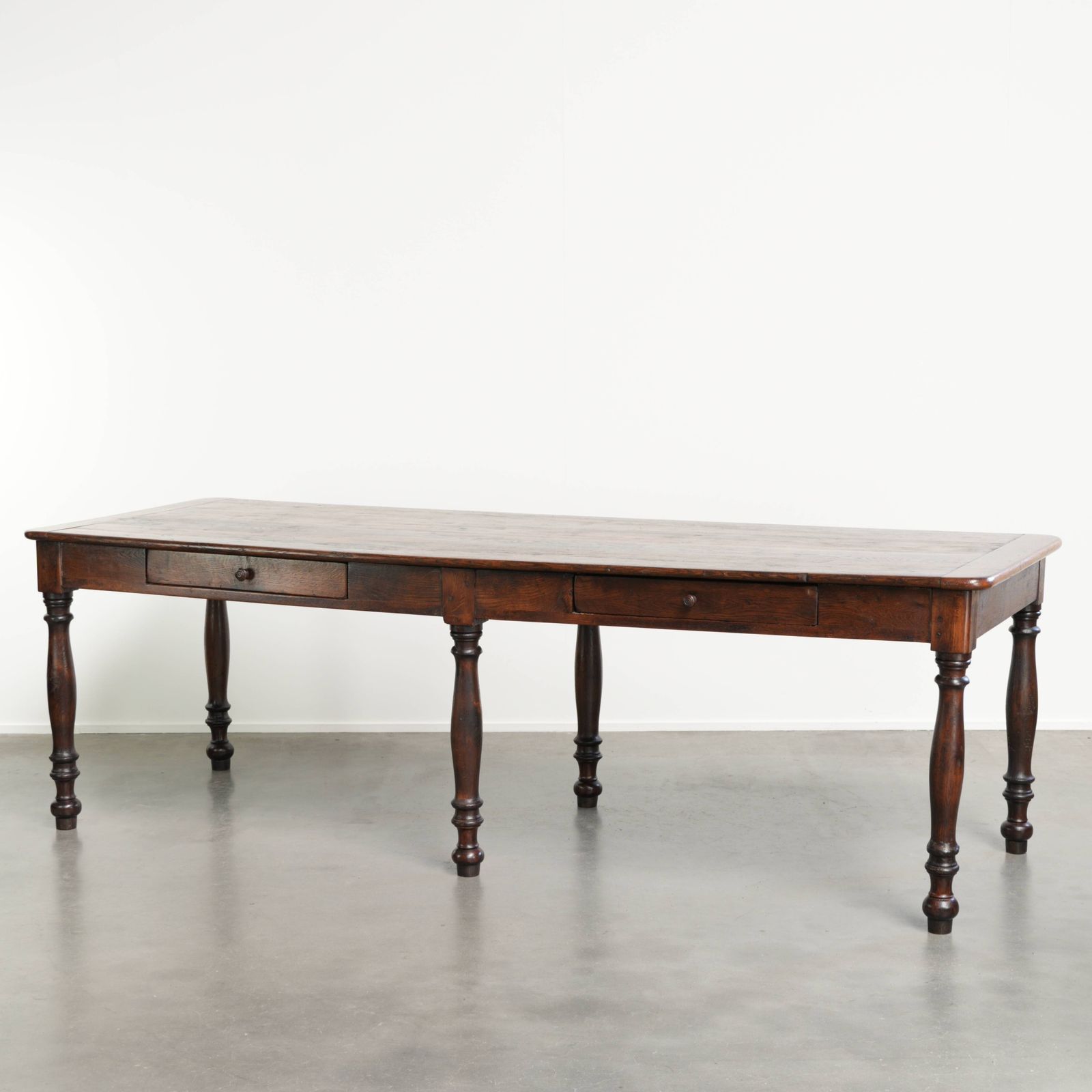 Uitzonderlijke Engelse XL-boerderij-eettafel in eikenhout, begin 19e eeuw, met een prachtige patina.