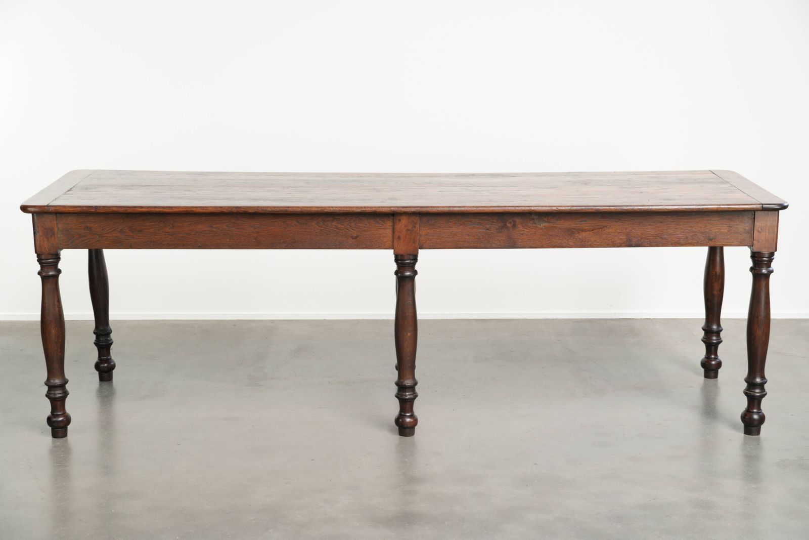 Uitzonderlijke Engelse XL-boerderij-eettafel in eikenhout, begin 19e eeuw, met een prachtige patina. photo Meubels