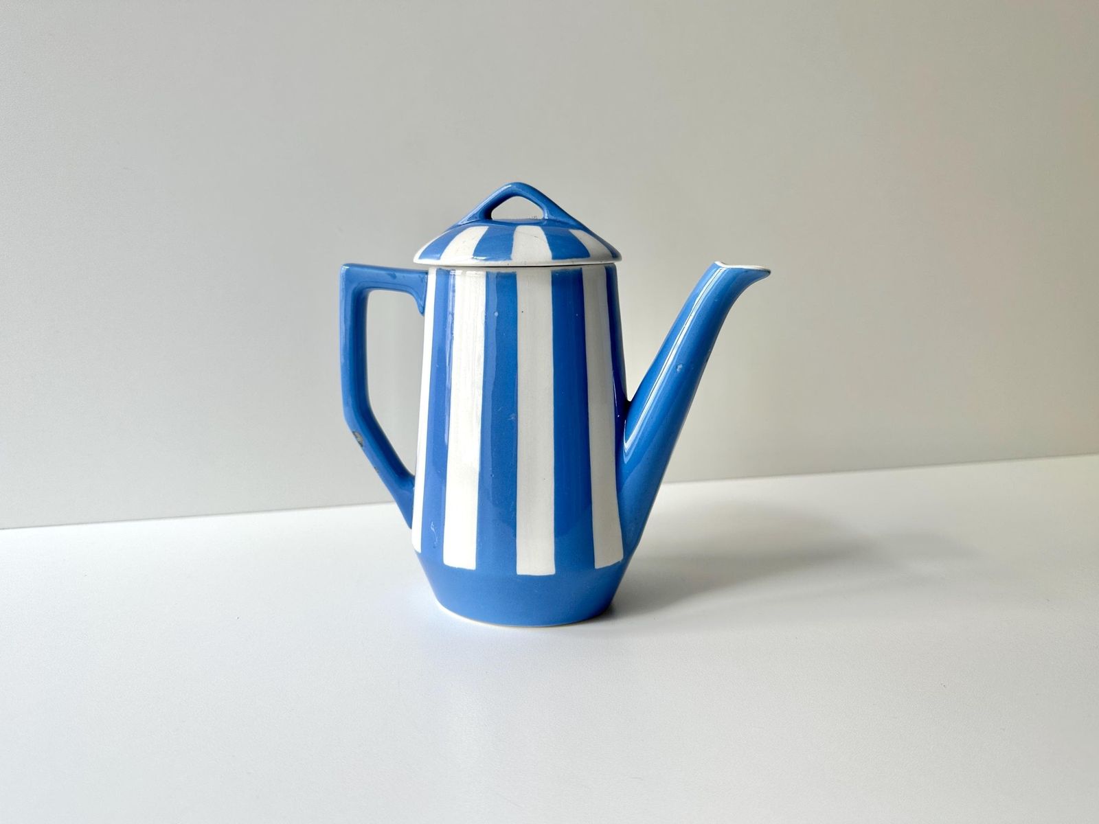 Antique French Fox Trott Small Coffee Pot By Sarreguemines 1930s, Art Deco Earthenware Tableware photo furniture