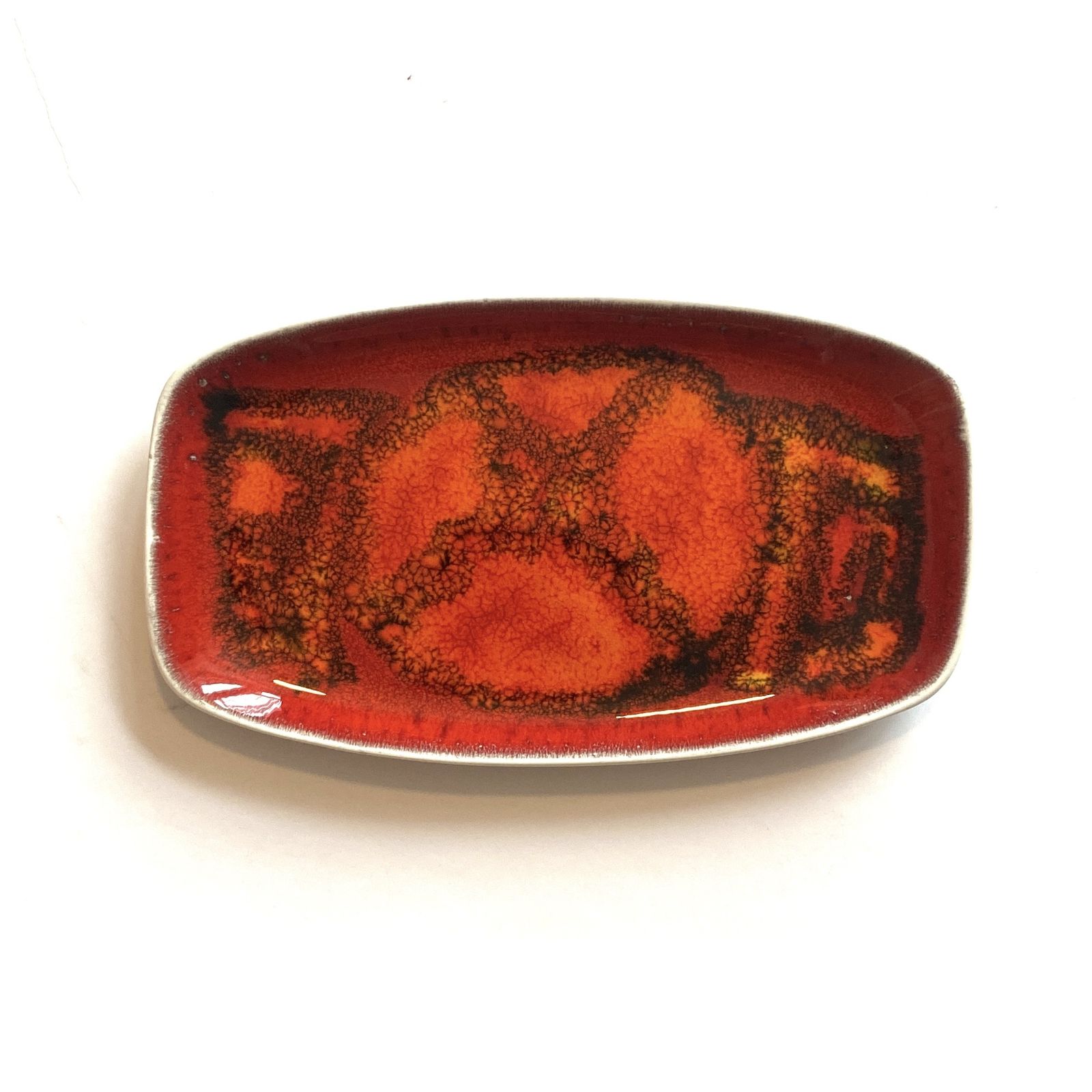 Poole Pottery Delphis 361 Pin Dish door Carol Cutler, Mid-Century Modern Engelse keramiek photo furniture
