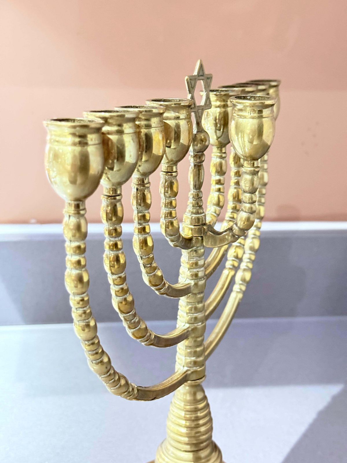 photo buy Vintage kandelaars, 9-armige menora, Joods Judaica, gouden kaarsenhouders, messing