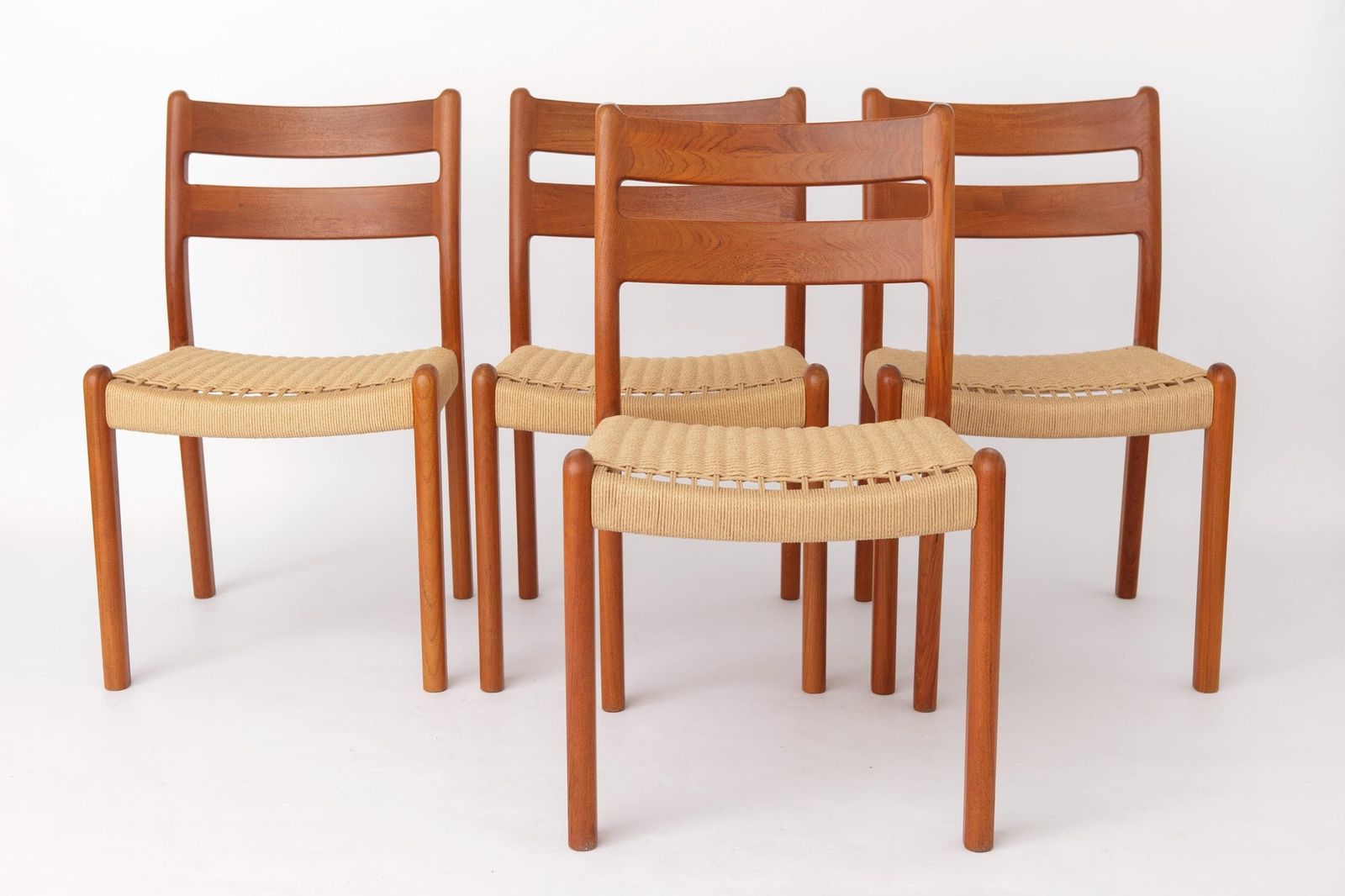 Set van 4 Deense teakhouten eetkamerstoelen van EMC Møbler, Deens koord, Denemarken, 1960s-70s
