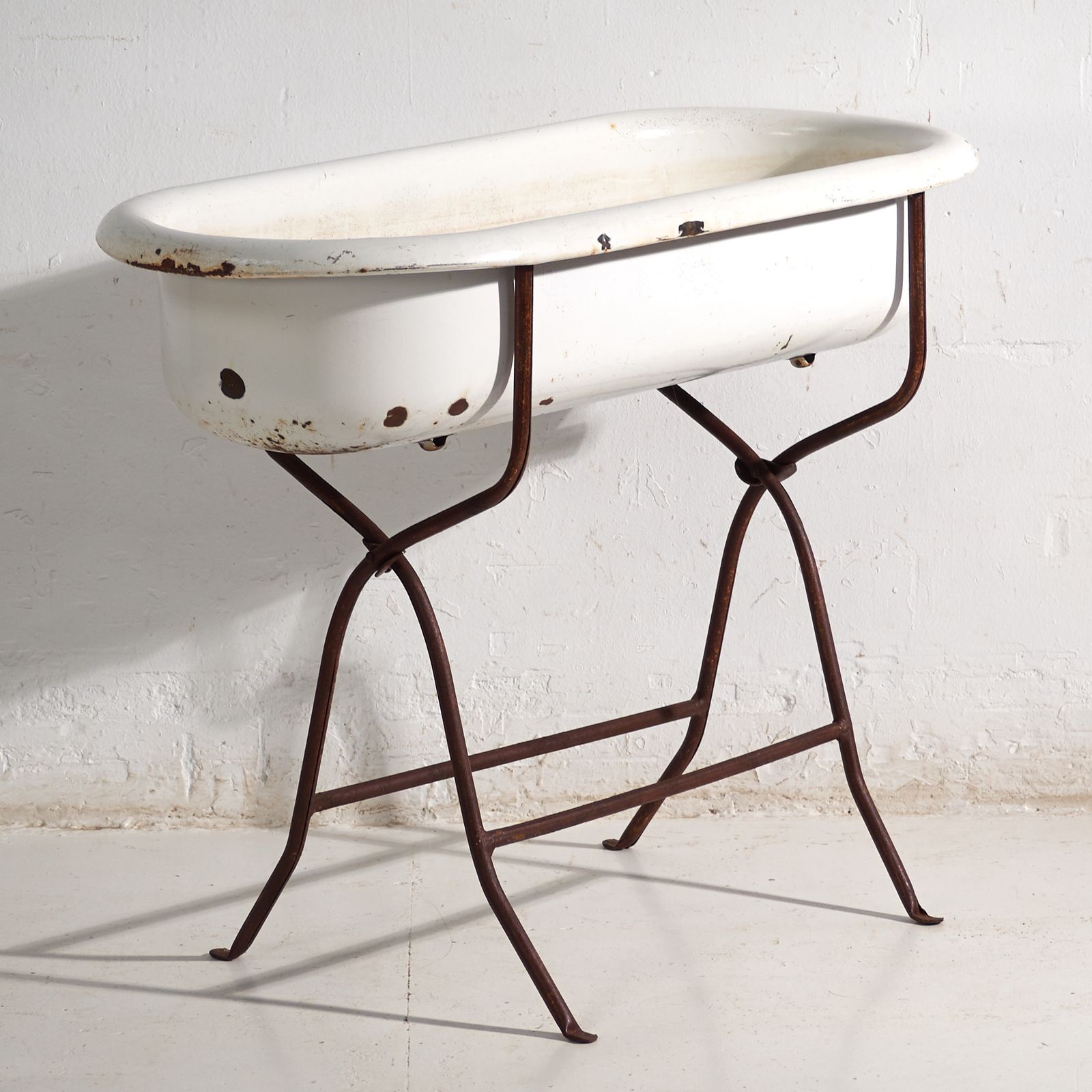 Antique Bathtub In Enamelled Iron – Central Europe, Circa 1950 #5