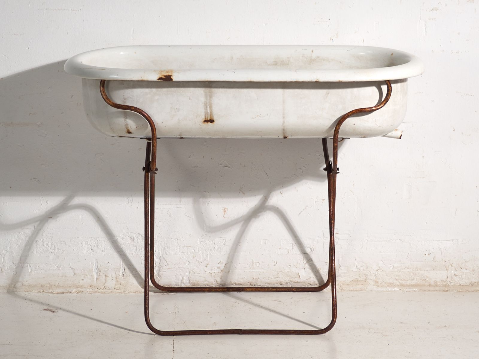Antique Bathtub In Enamelled Iron – Central Europe, Circa 1950 #2 photo 492.0