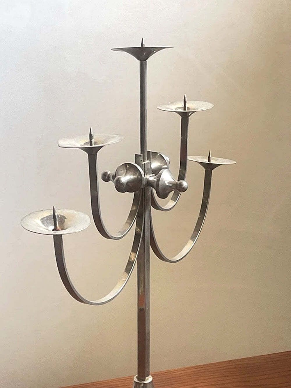 Sculpturale vijfarmige metalen kandelaar, Attila Demcsik, Hongarije, ca. 1980 photo buy