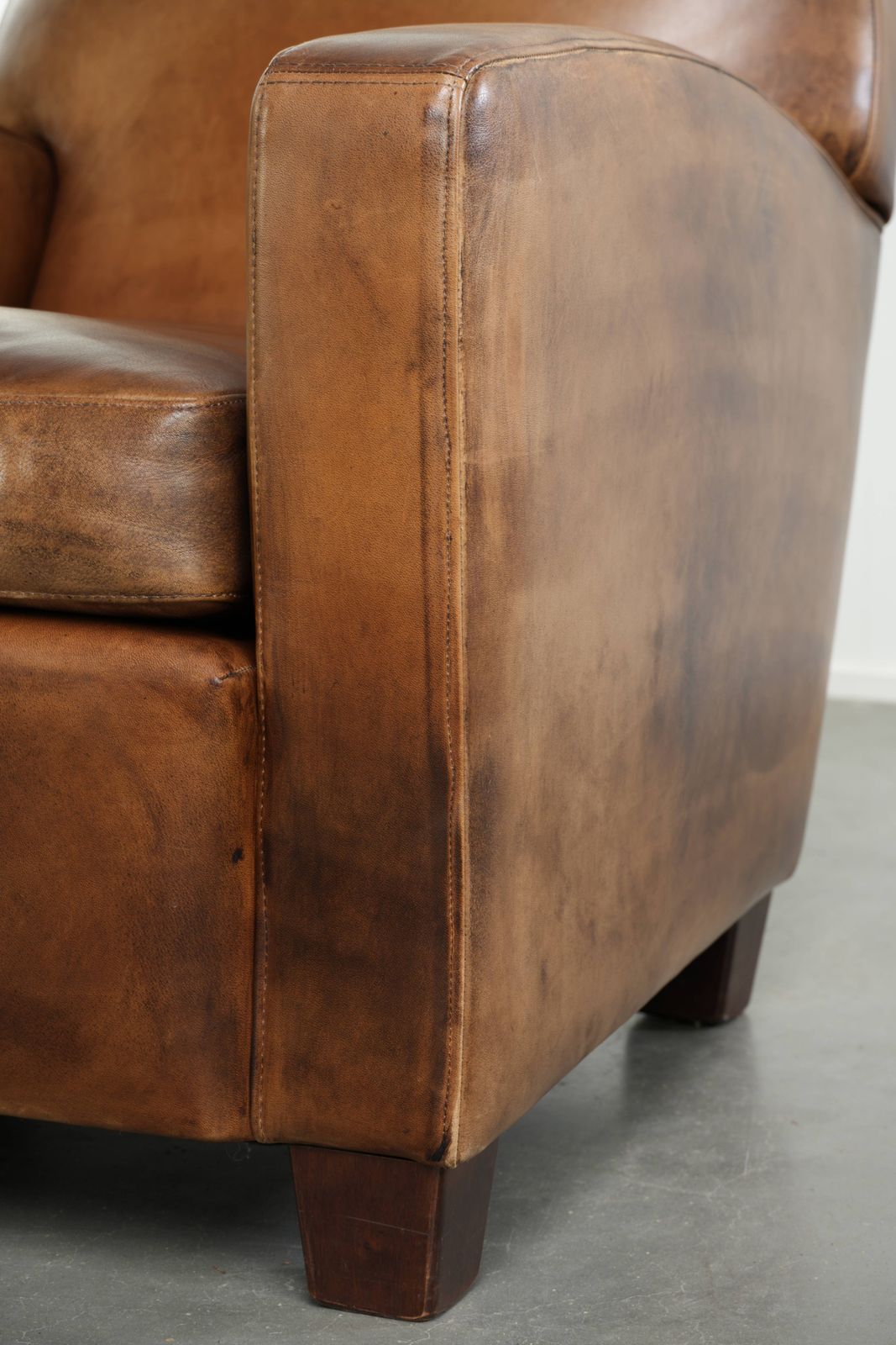 Meubels Strak Vormgegeven Designer Fauteuil van Schapenleer photo