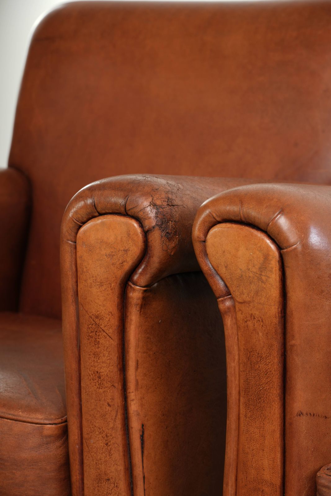 photo buy Beautiful And Comfortable Set Of Sheepskin Leather Armchairs With Beautiful Colors And A Timeless Design