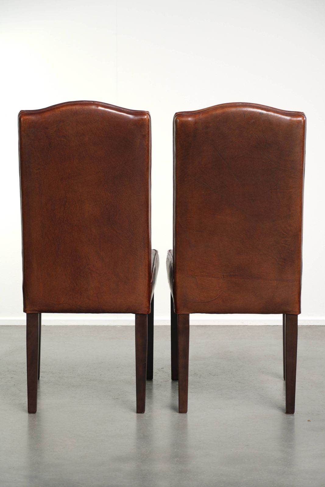 Set van 6 eetkamerstoelen in Engelse stijl met schapenvacht bekleding photo Meubels
