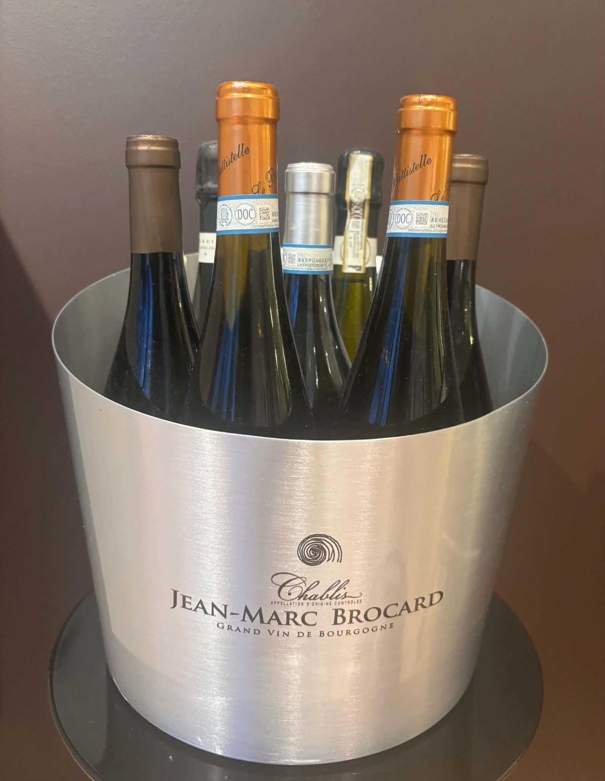 371.0 Jean Marc Brocard Chablis grote wijnkoeler 7 flessen roestvrij staal champagnekoeler Frans Bourgondië barware photo