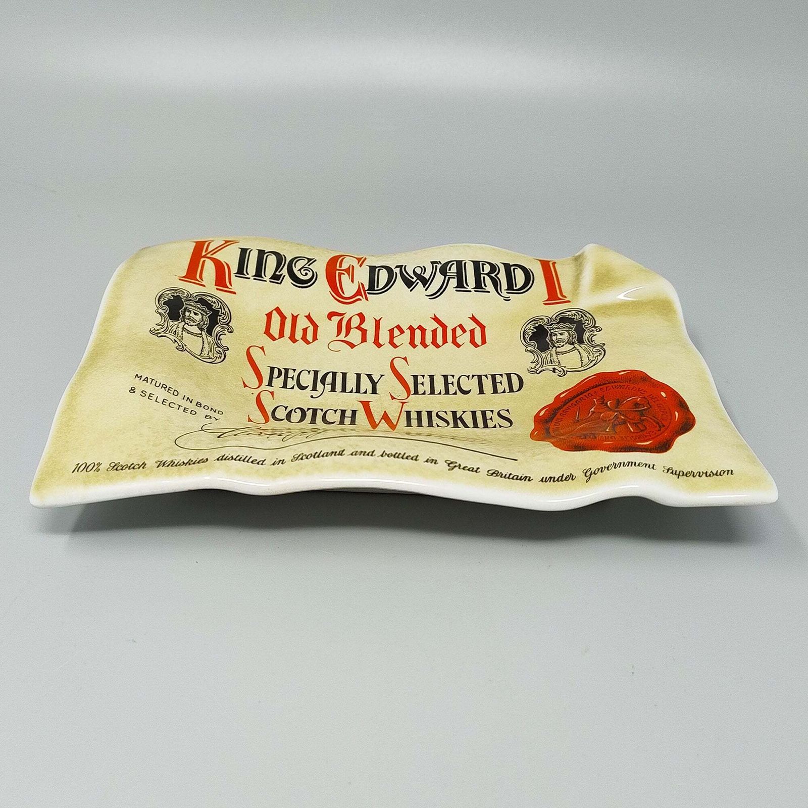 Vide-poche en porcelaine « King Edward I » par Piero Fornasetti, années 1960. Fabriqué en Italie. photo 556.0