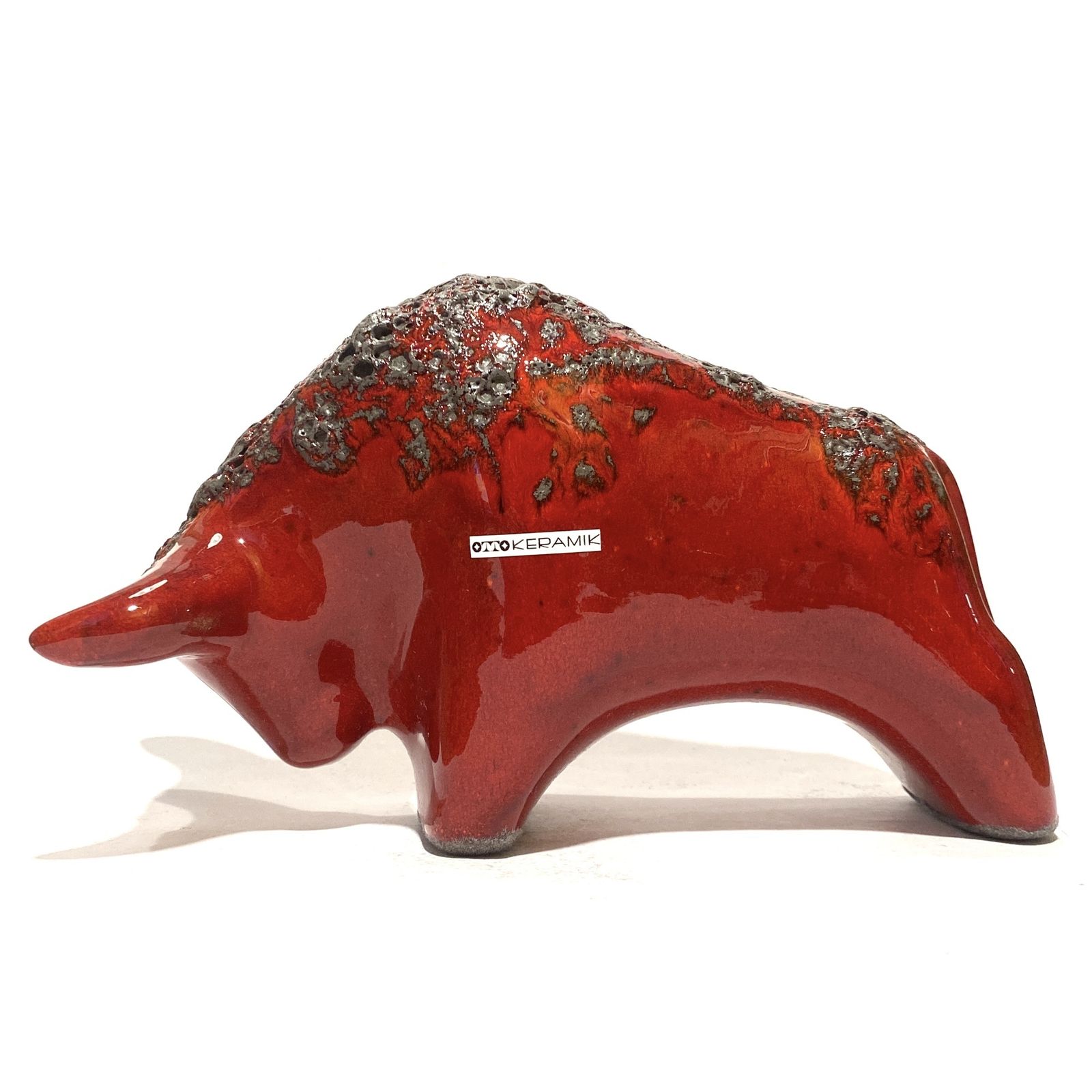 Otto Keramik stier in rode fat lava glazuur, West German Pottery stijlsculptuur