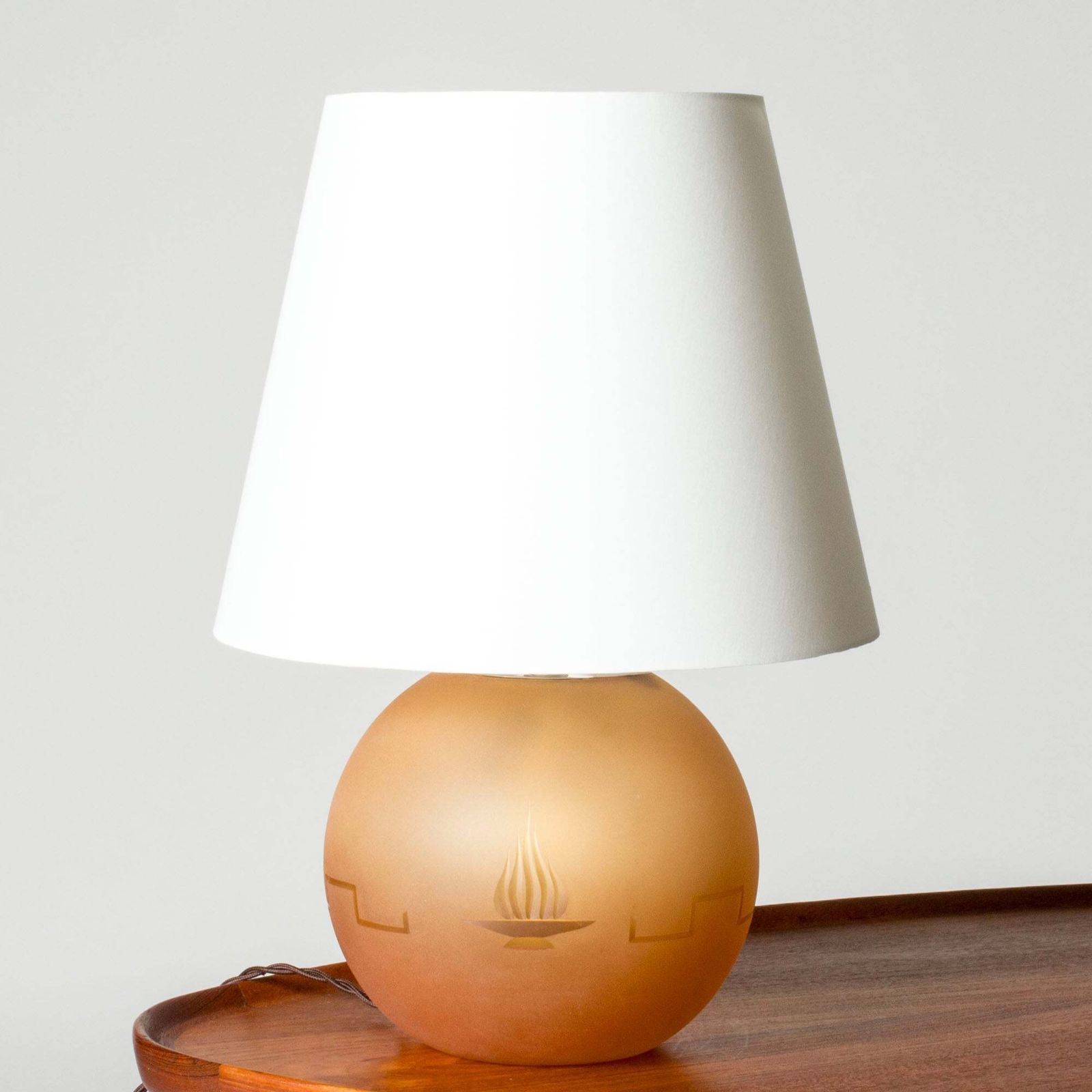 Lampe de table en verre Swedish Grace, attribuée à Elis Bergh, Kosta, Suède, années 1930 photo furniture